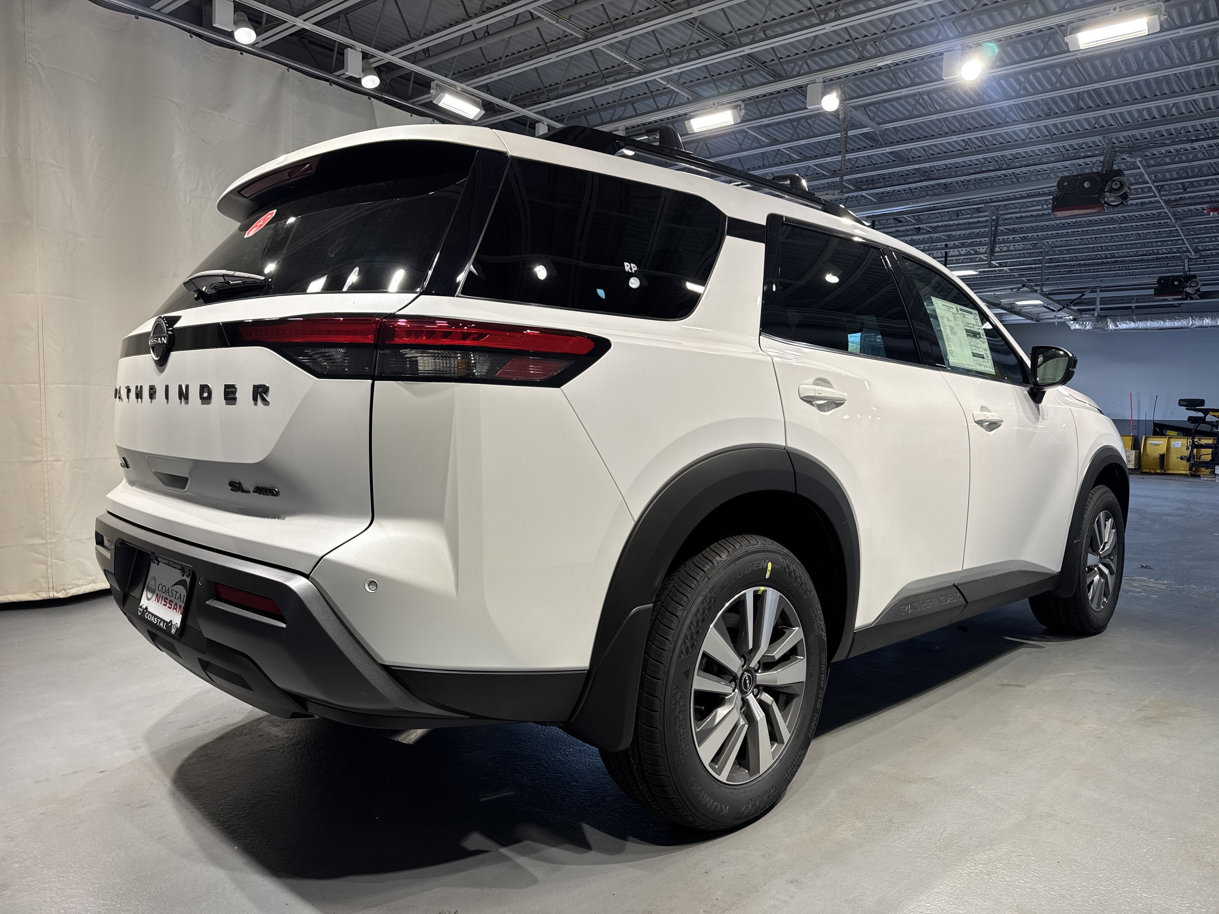 2026 Nissan Pathfinder SL