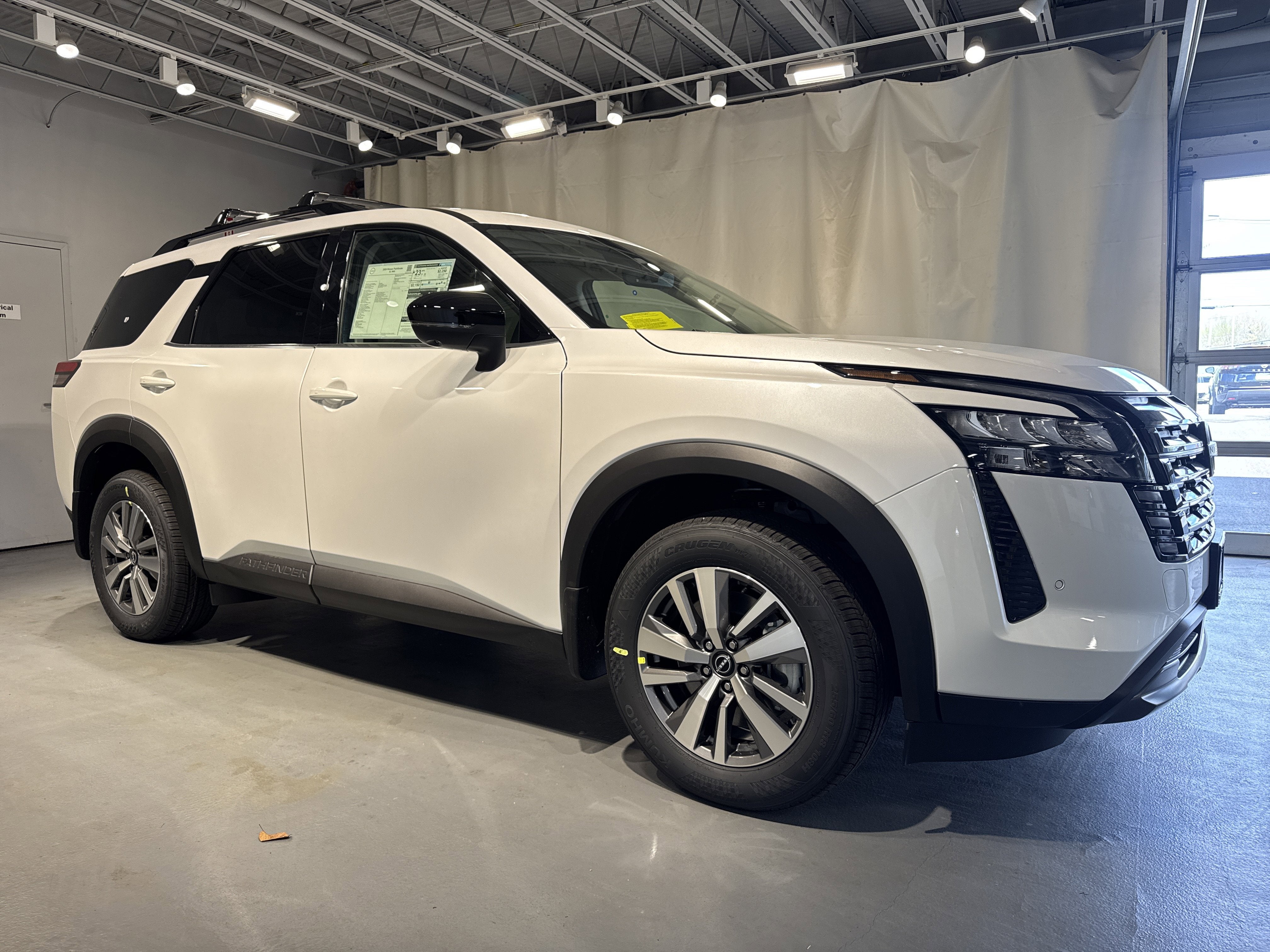 2026 Nissan Pathfinder SL