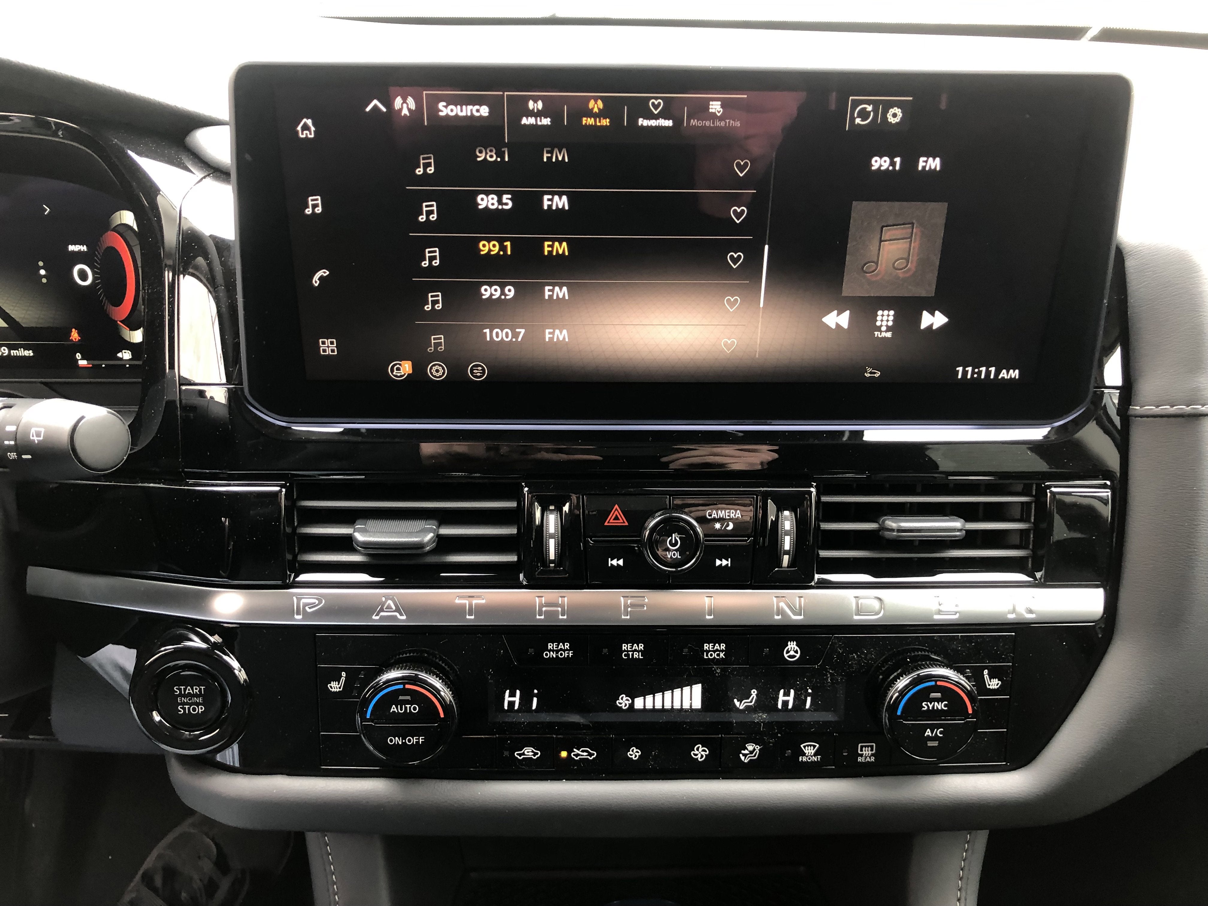 2026 Nissan Pathfinder SL