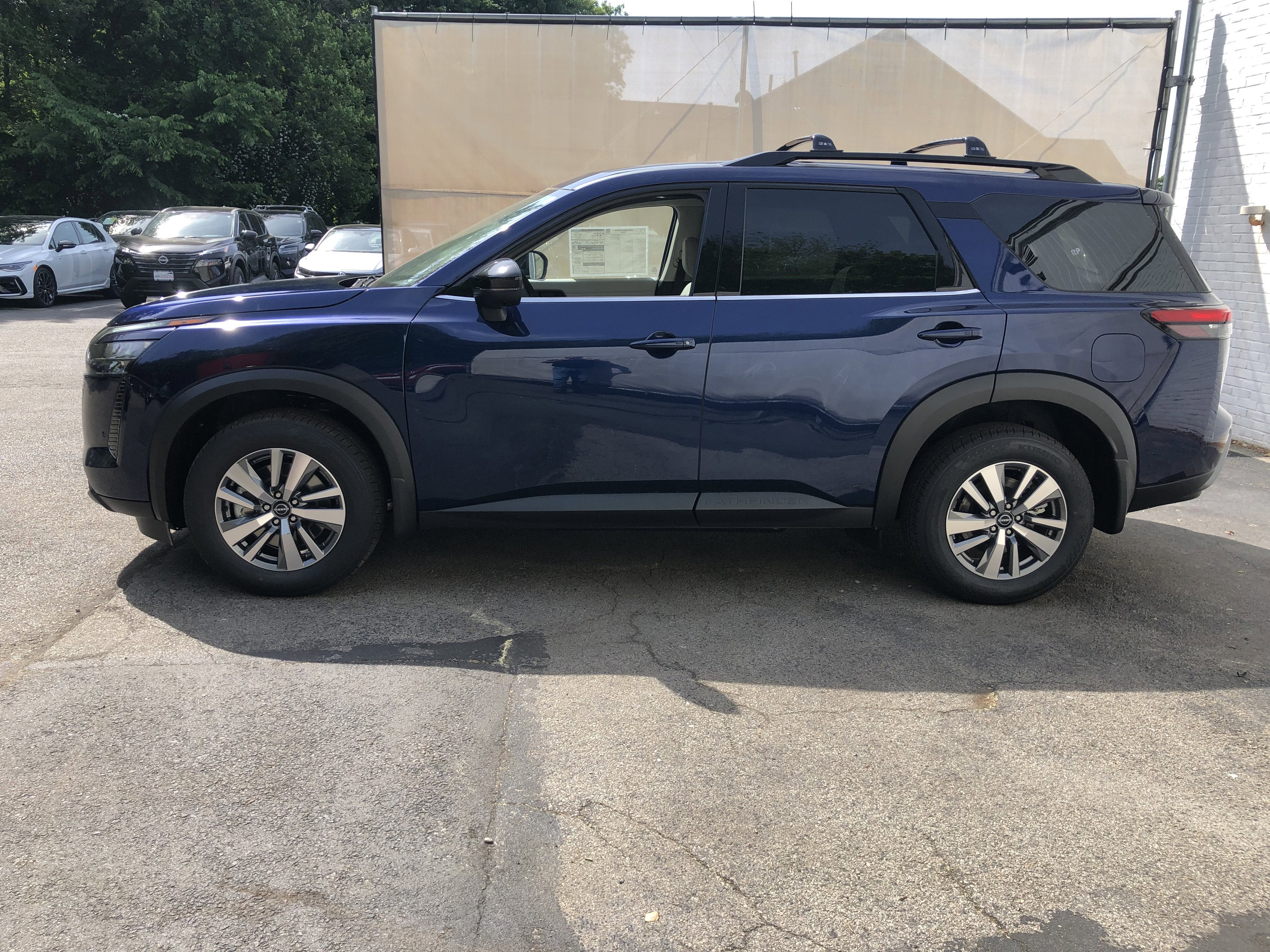 2026 Nissan Pathfinder SL