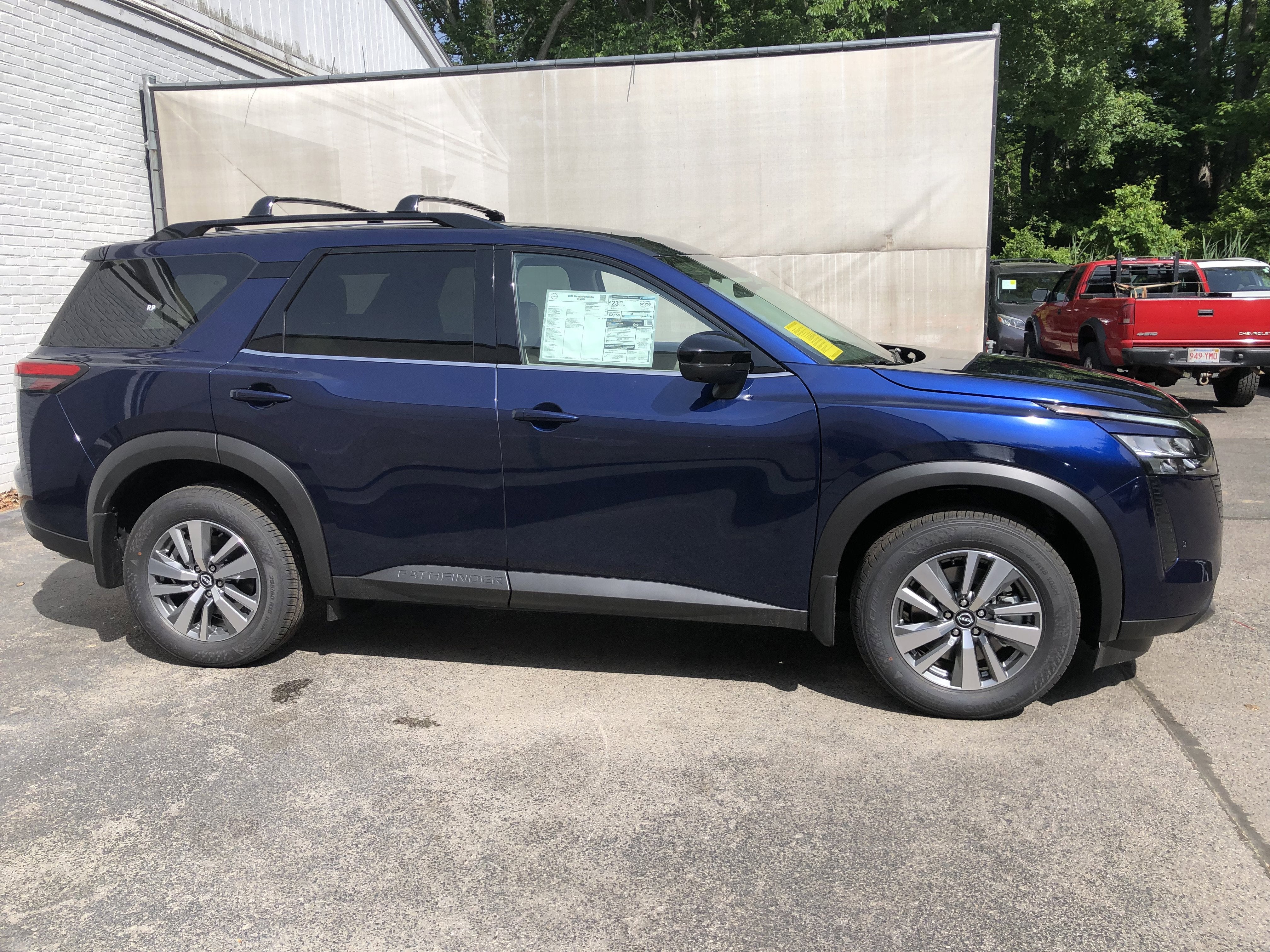2026 Nissan Pathfinder SL