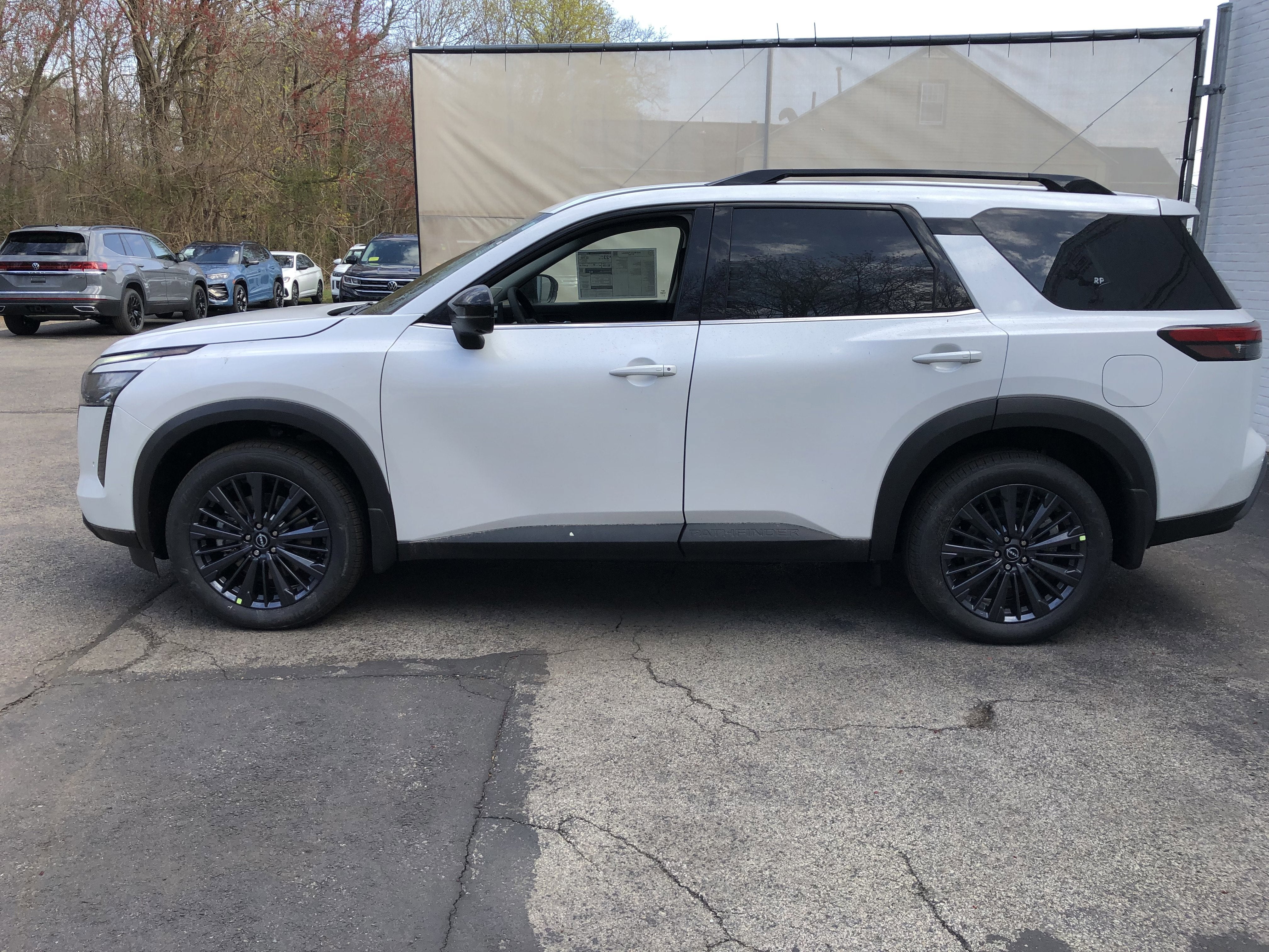 2026 Nissan Pathfinder SL