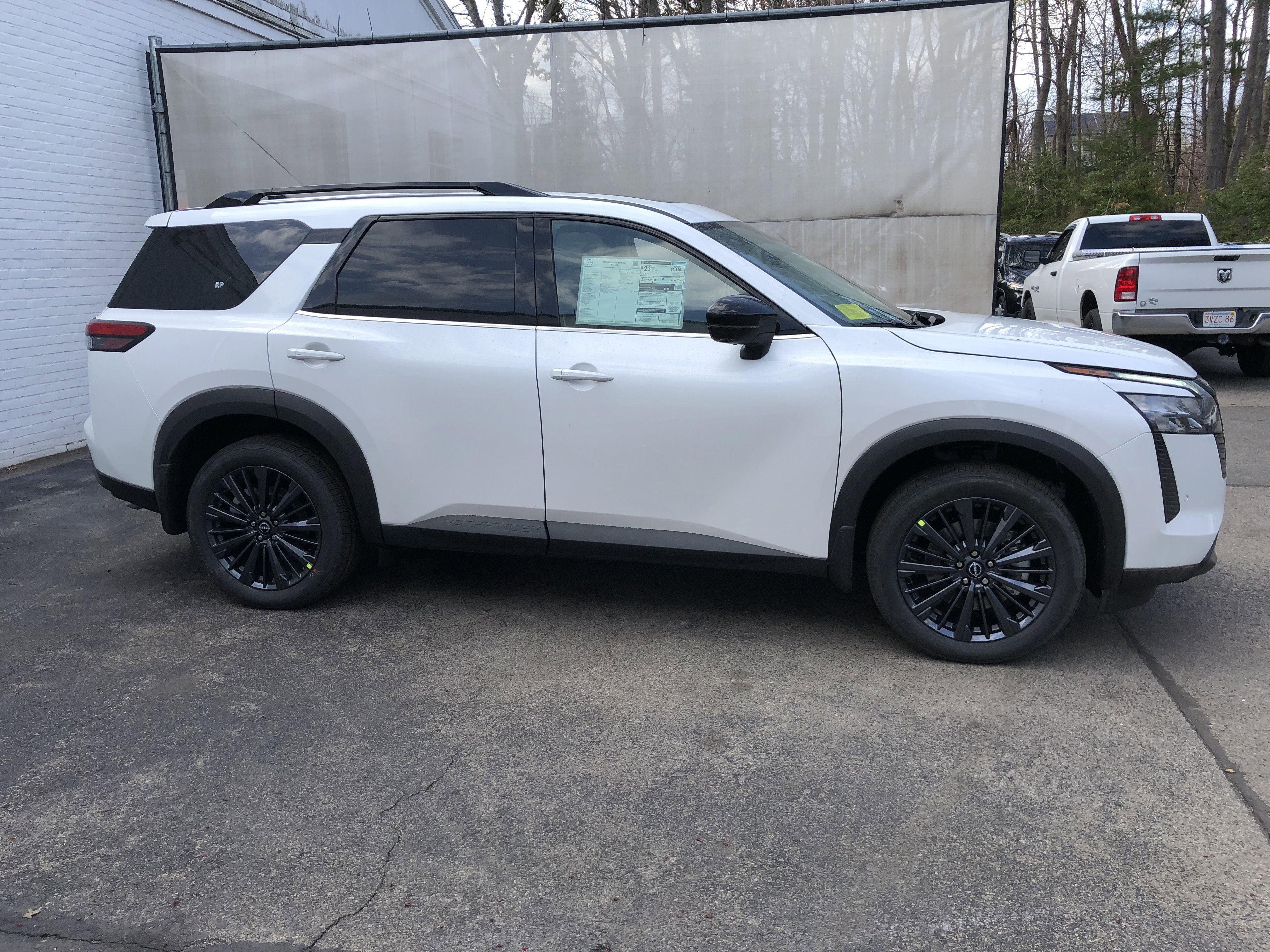 2026 Nissan Pathfinder SL