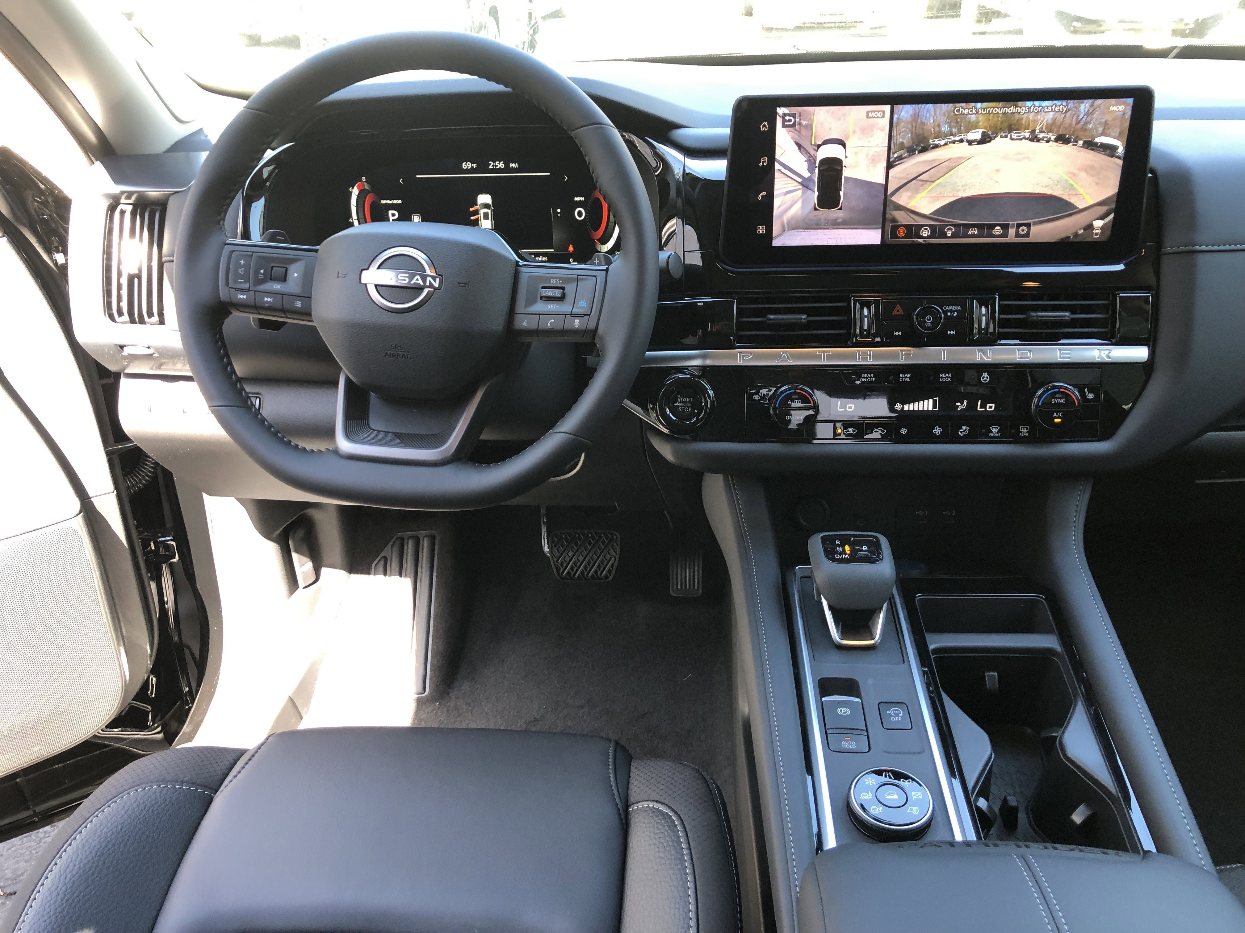 2026 Nissan Pathfinder SL