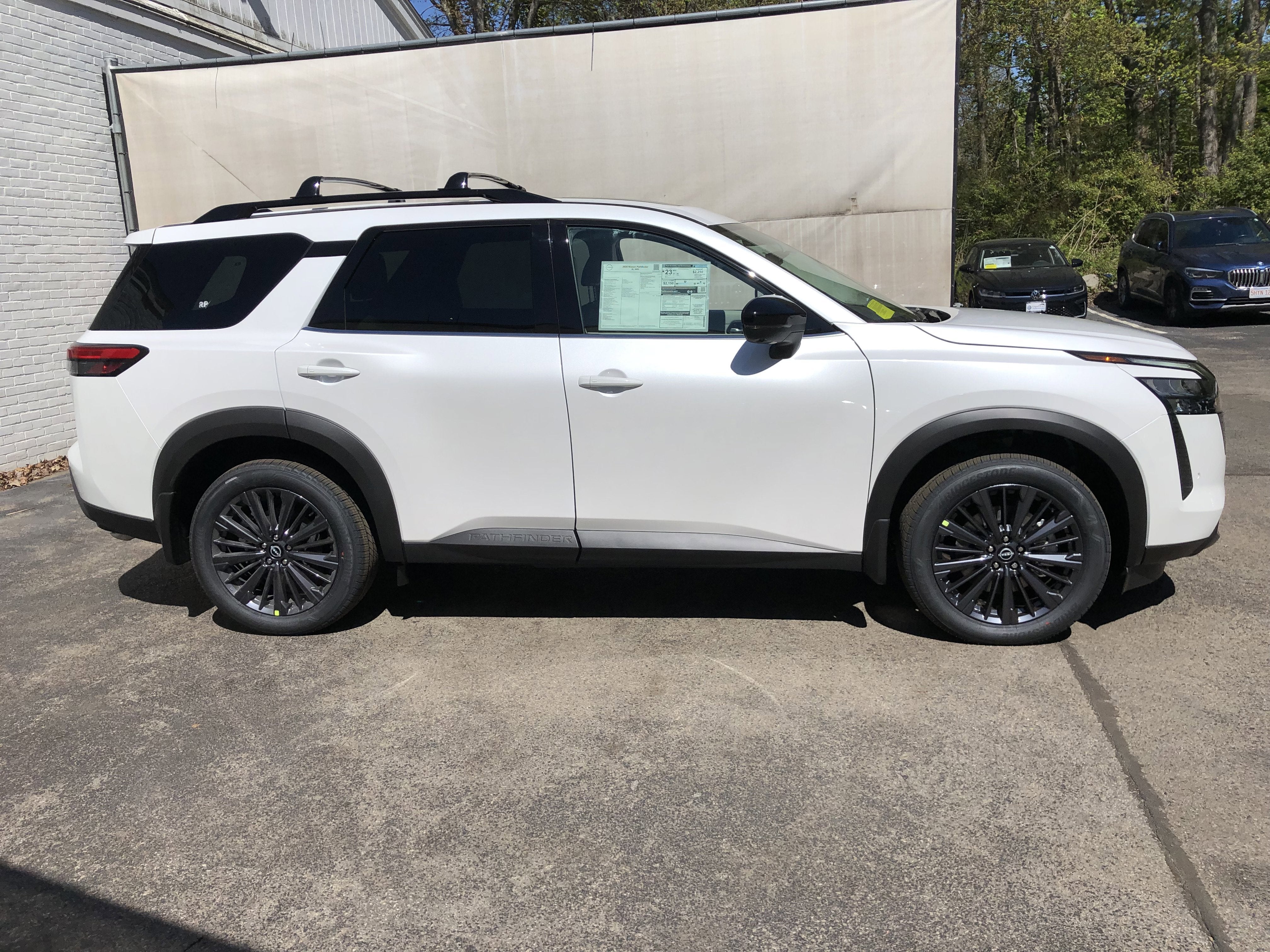 2026 Nissan Pathfinder SL