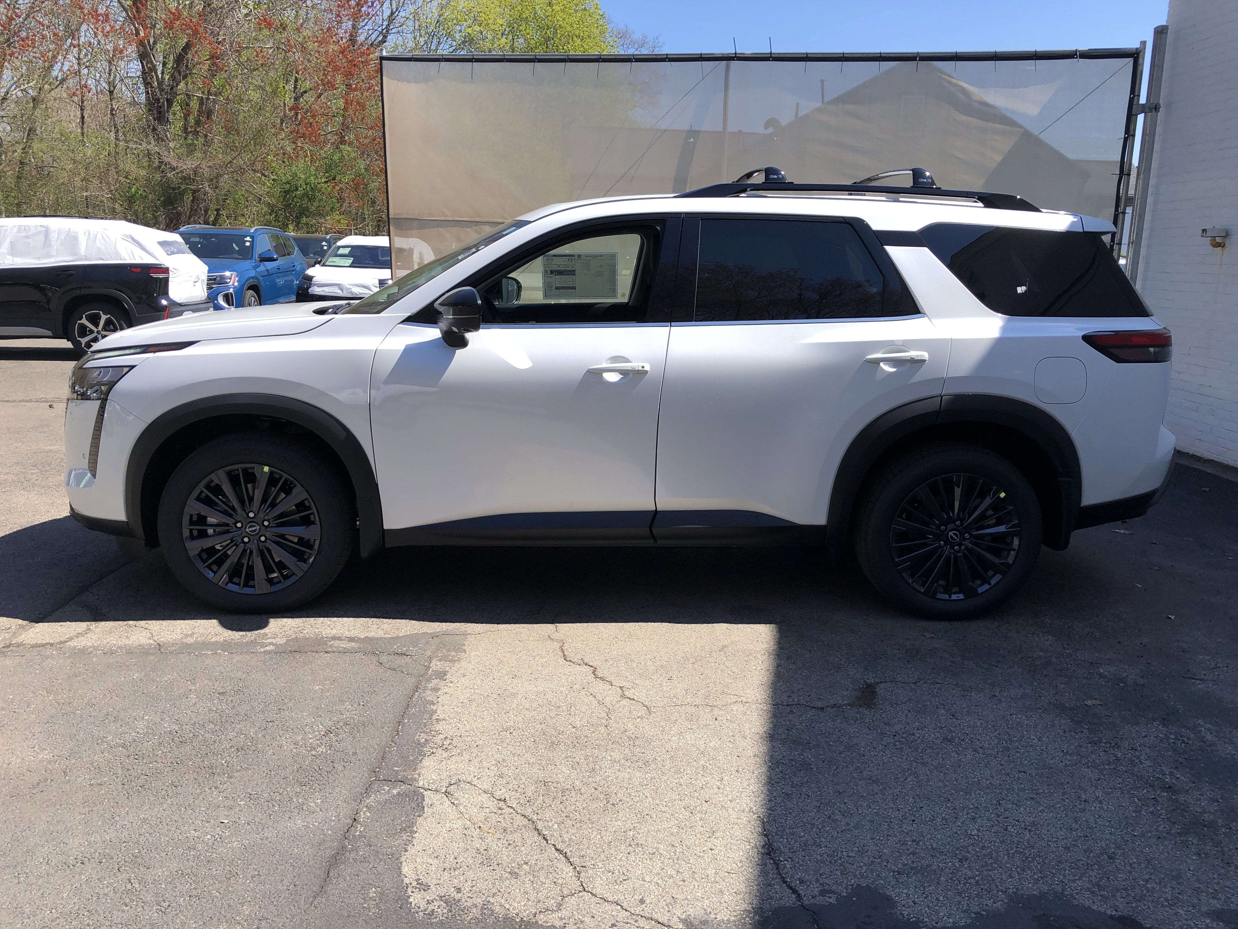 2026 Nissan Pathfinder SL