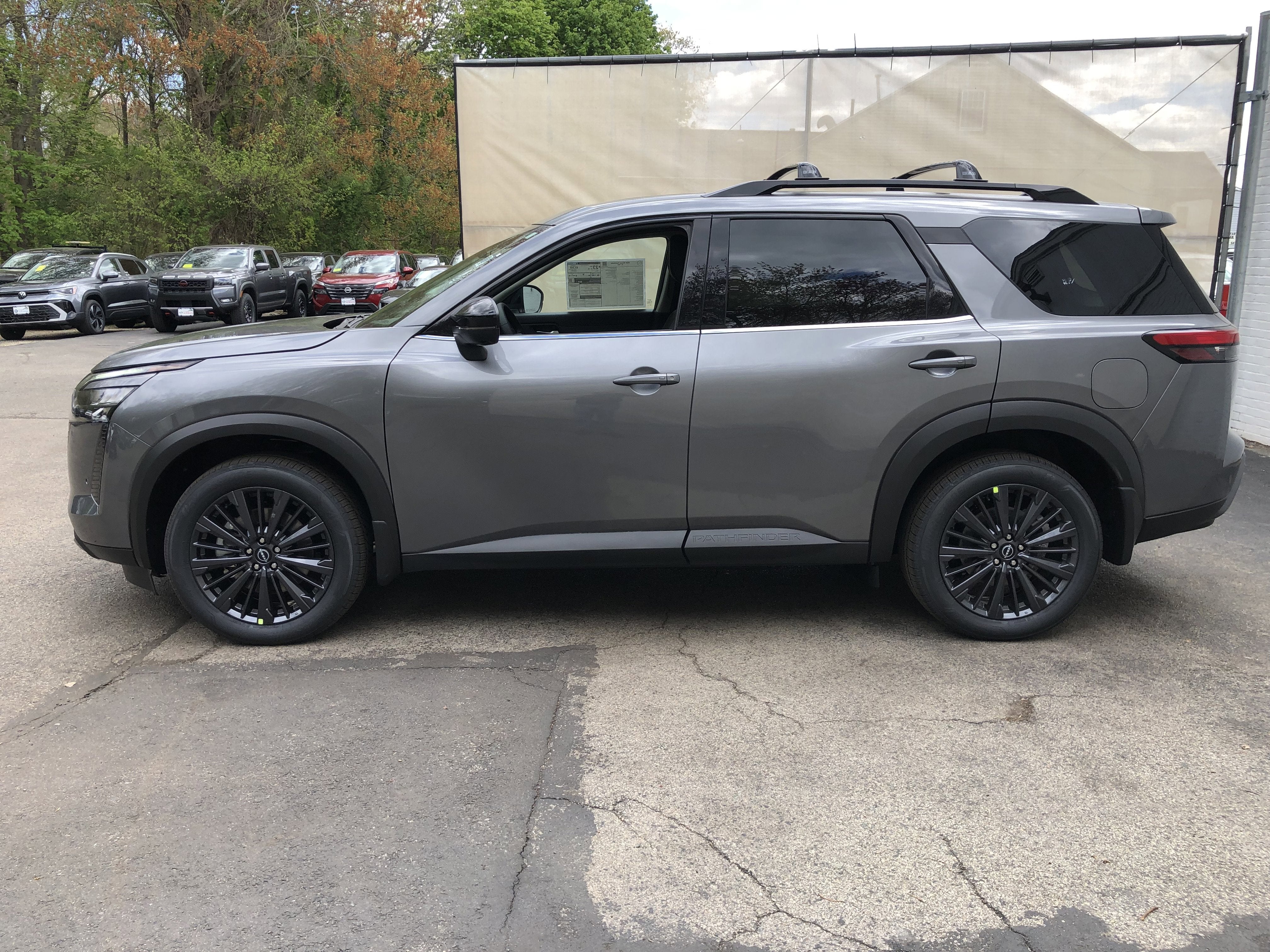 2026 Nissan Pathfinder SL