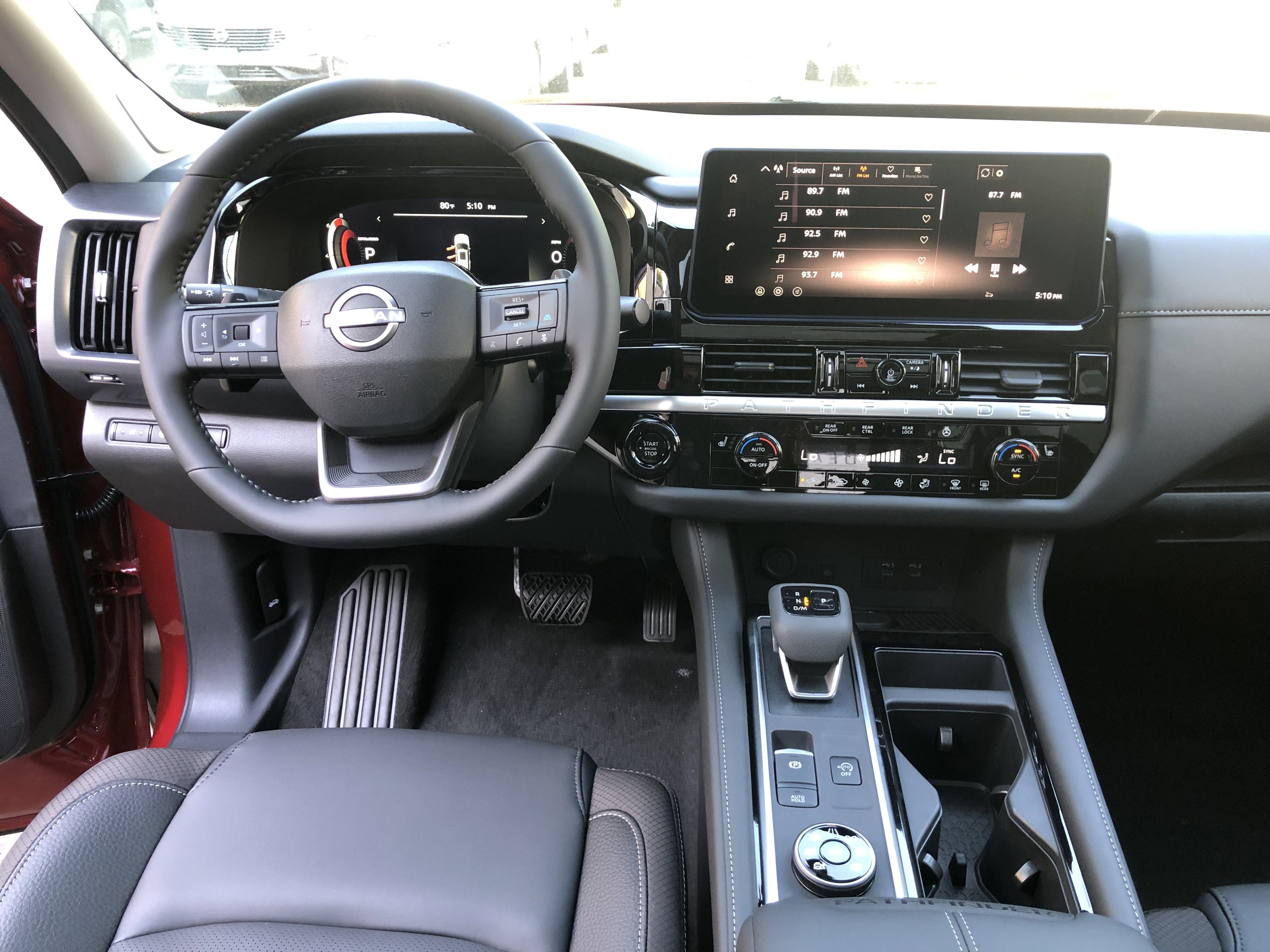 2026 Nissan Pathfinder SL