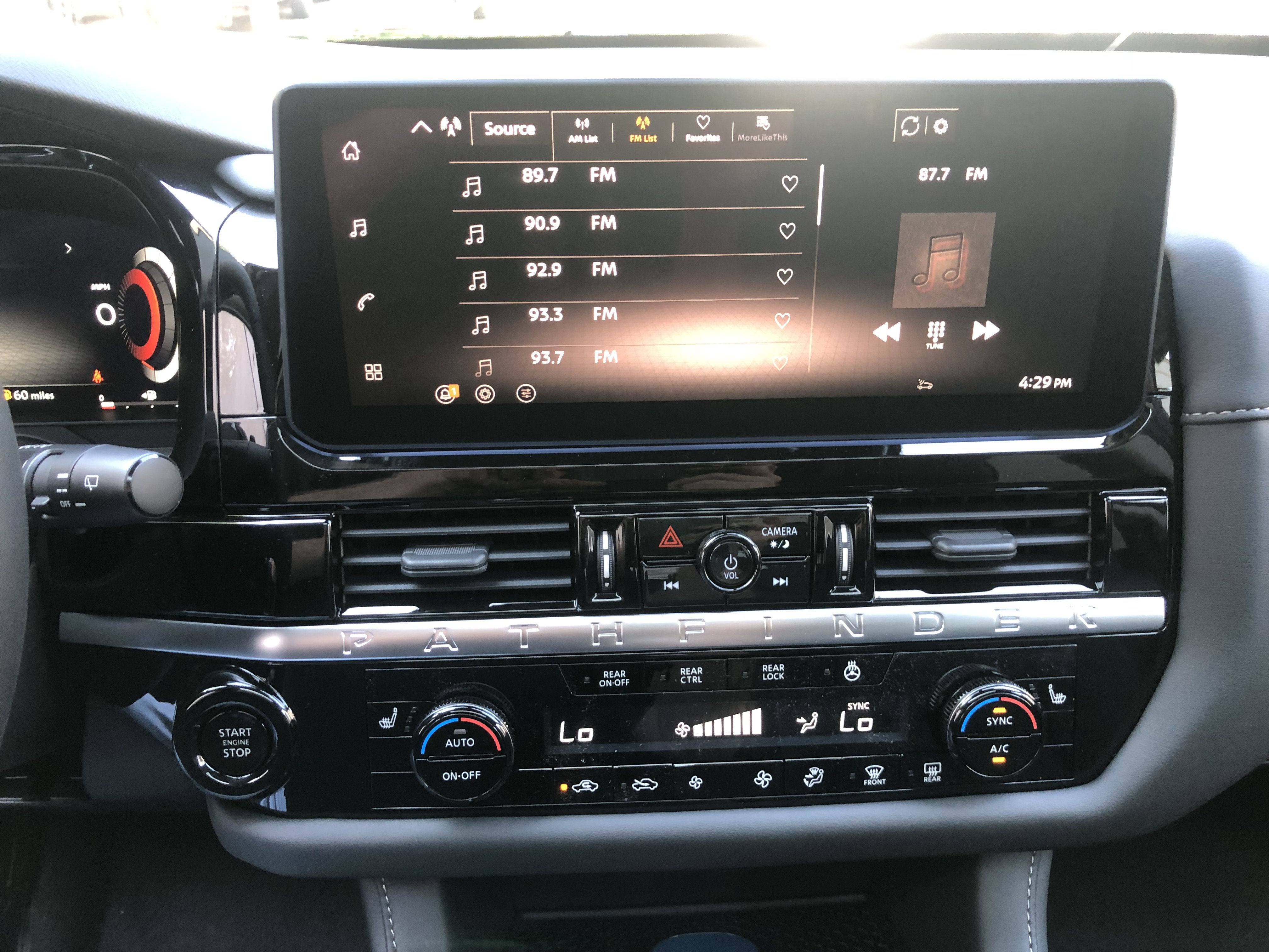 2026 Nissan Pathfinder SL