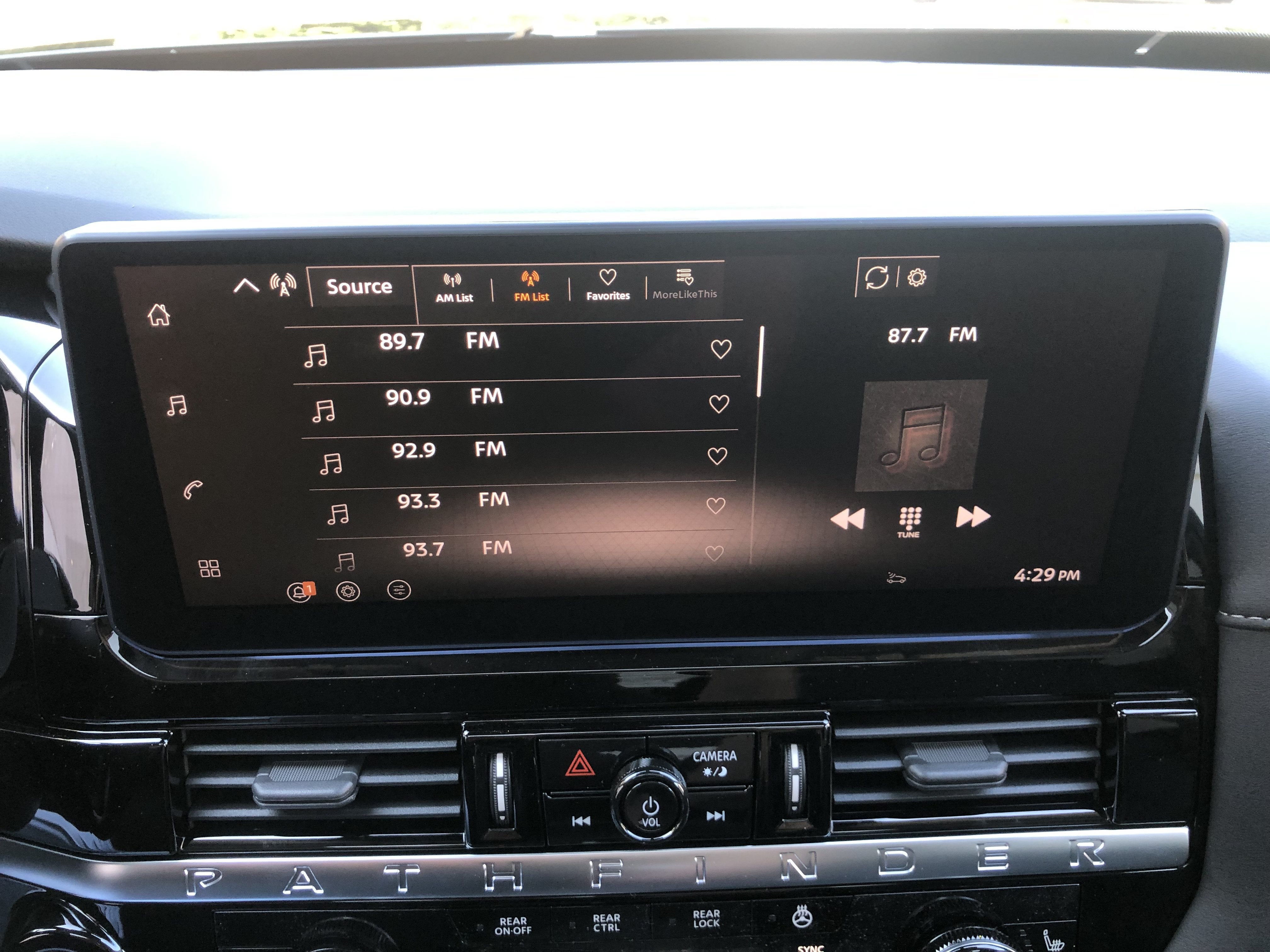 2026 Nissan Pathfinder SL