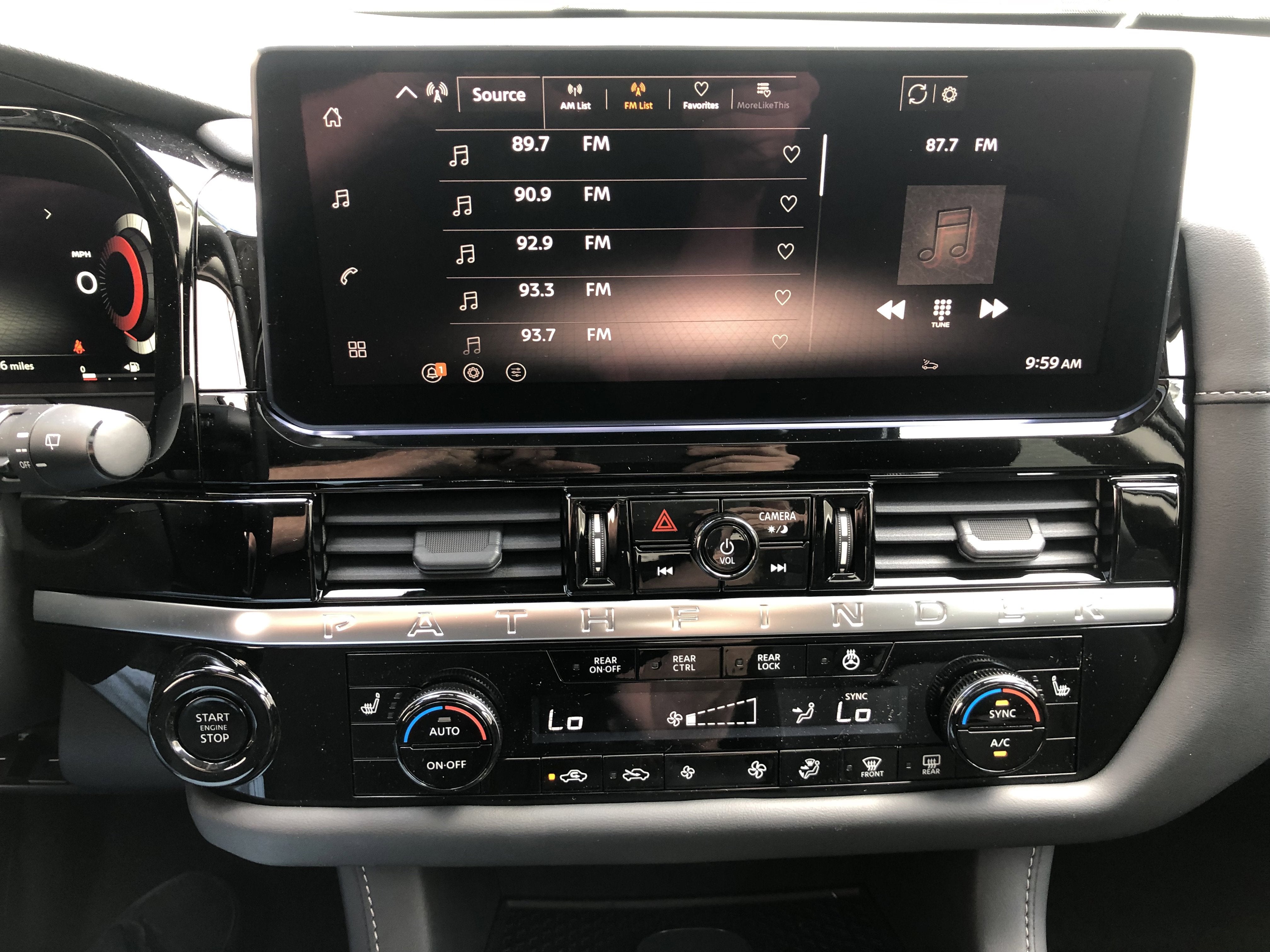 2026 Nissan Pathfinder SL