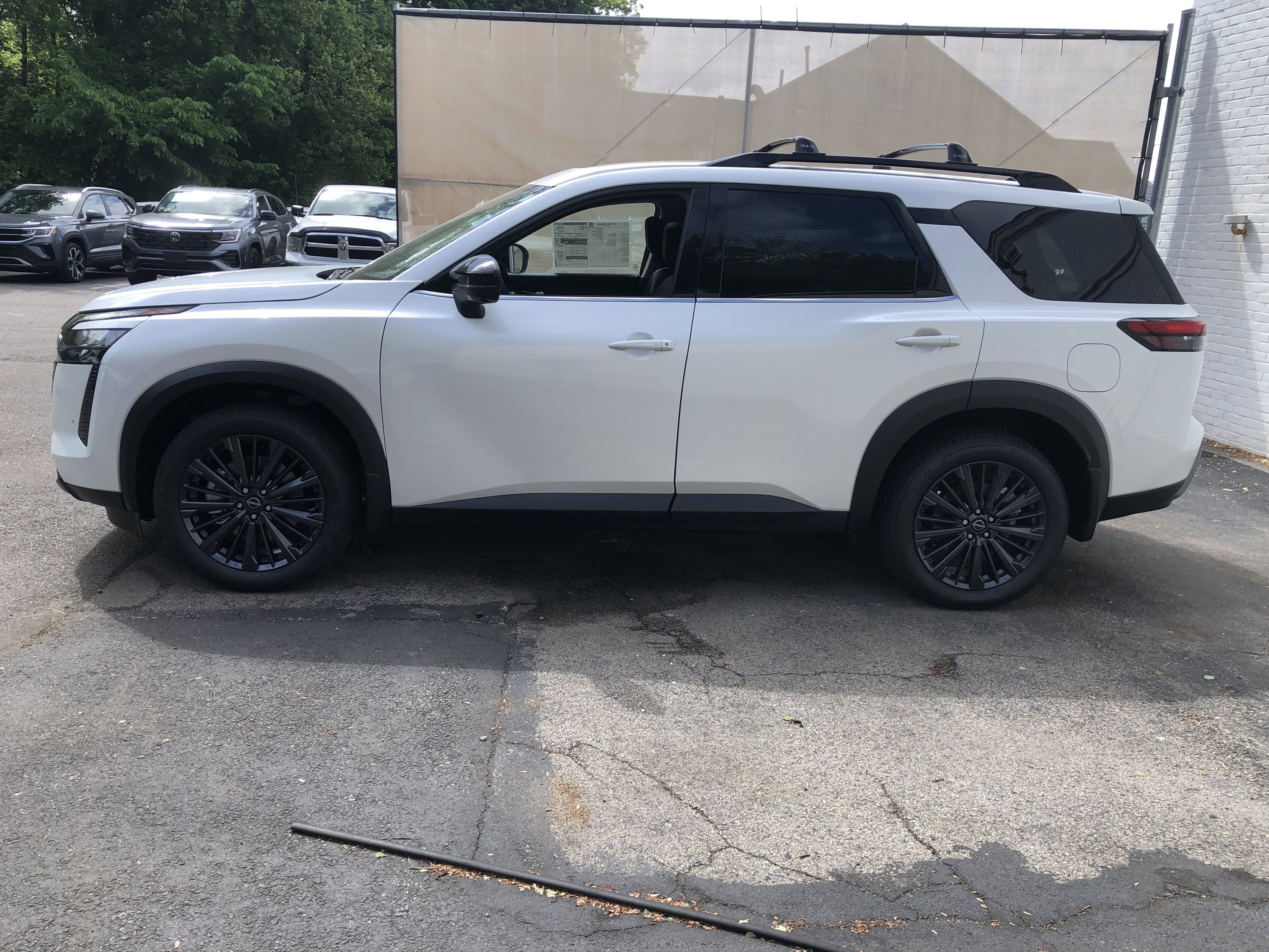 2026 Nissan Pathfinder SL