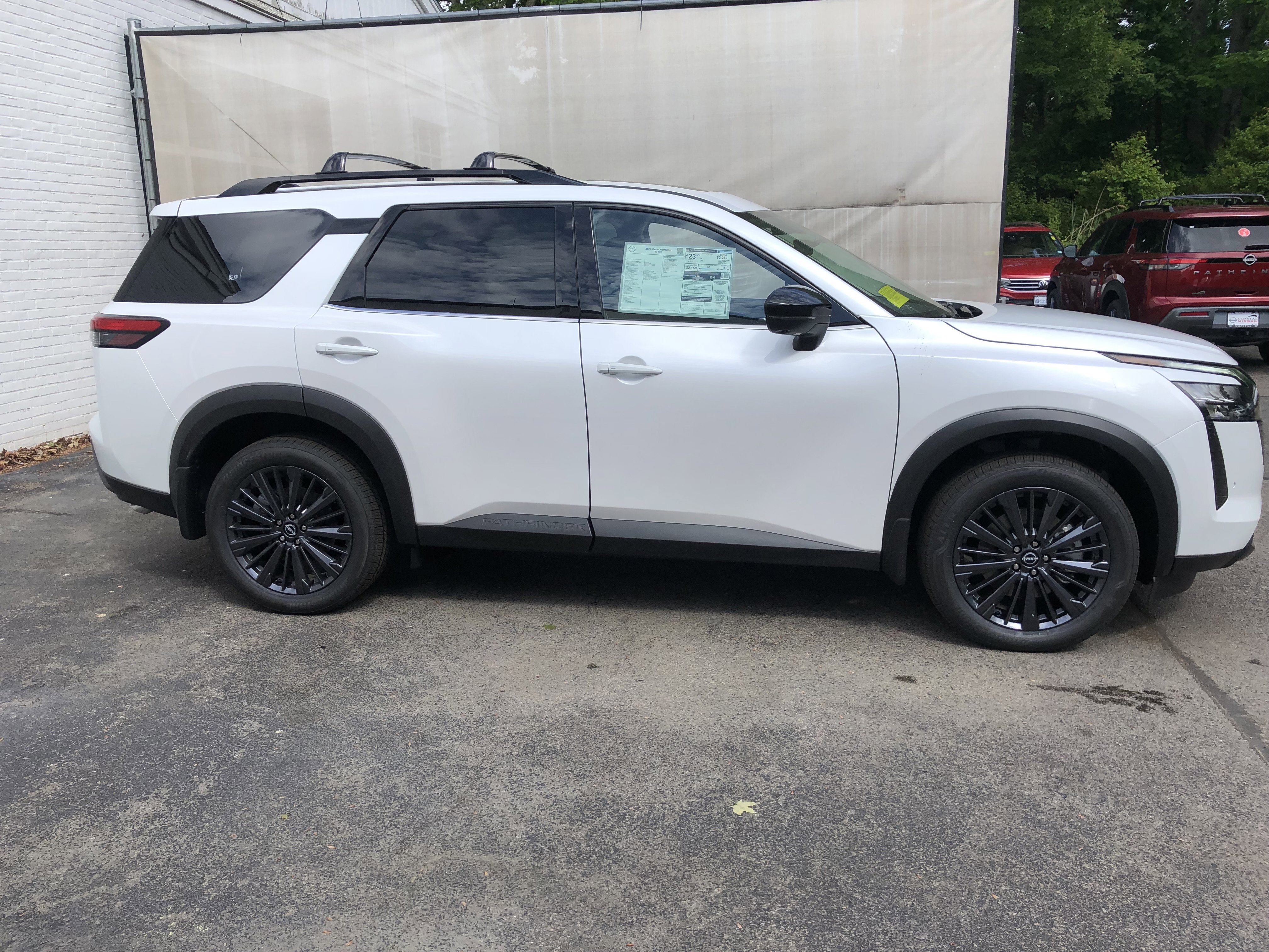2026 Nissan Pathfinder SL
