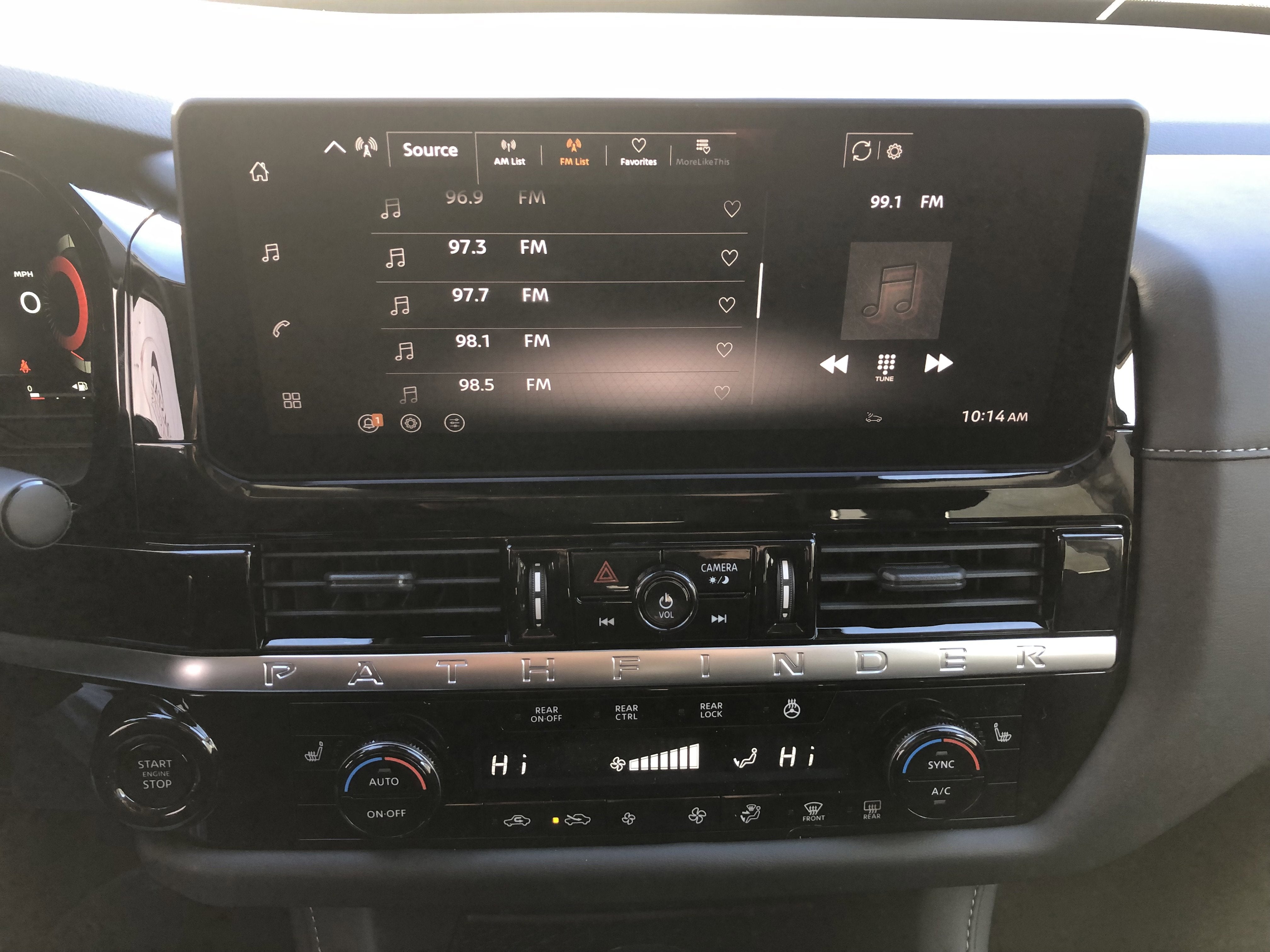 2026 Nissan Pathfinder SL