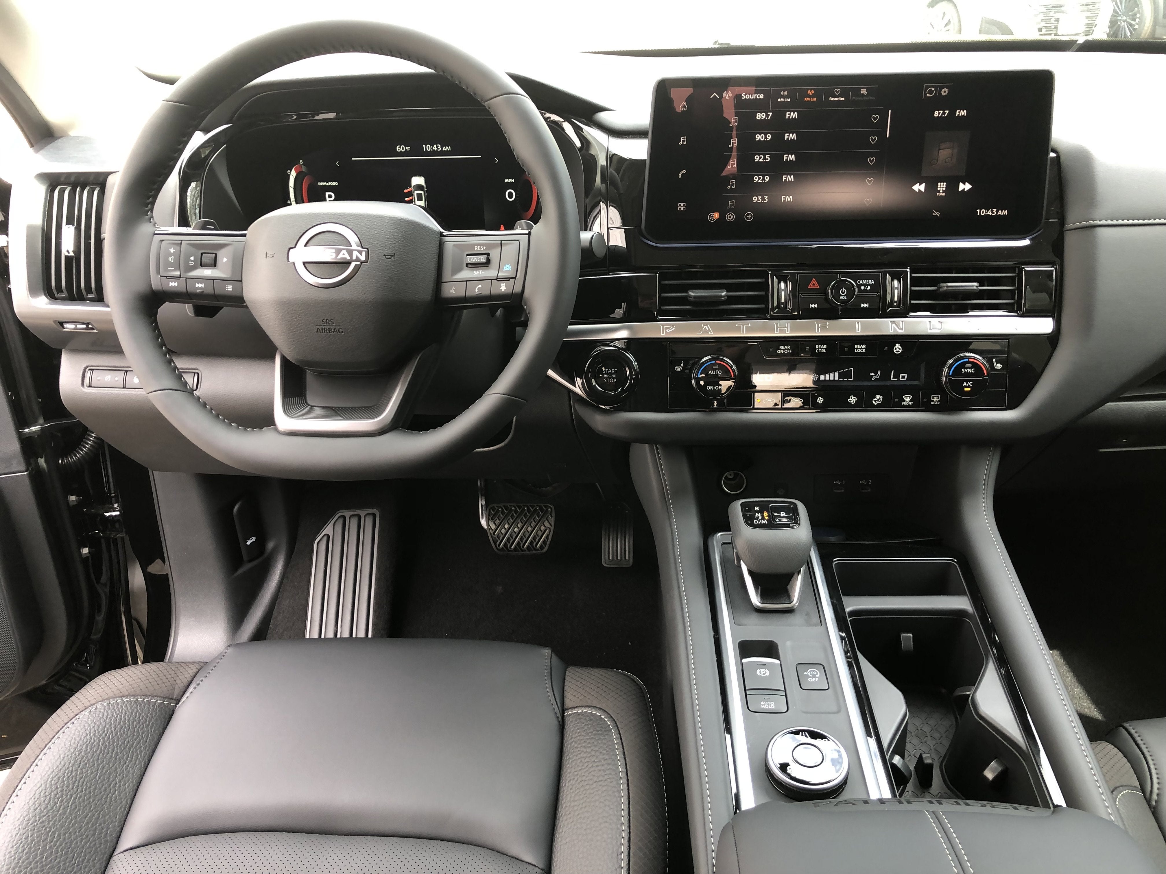 2026 Nissan Pathfinder SL
