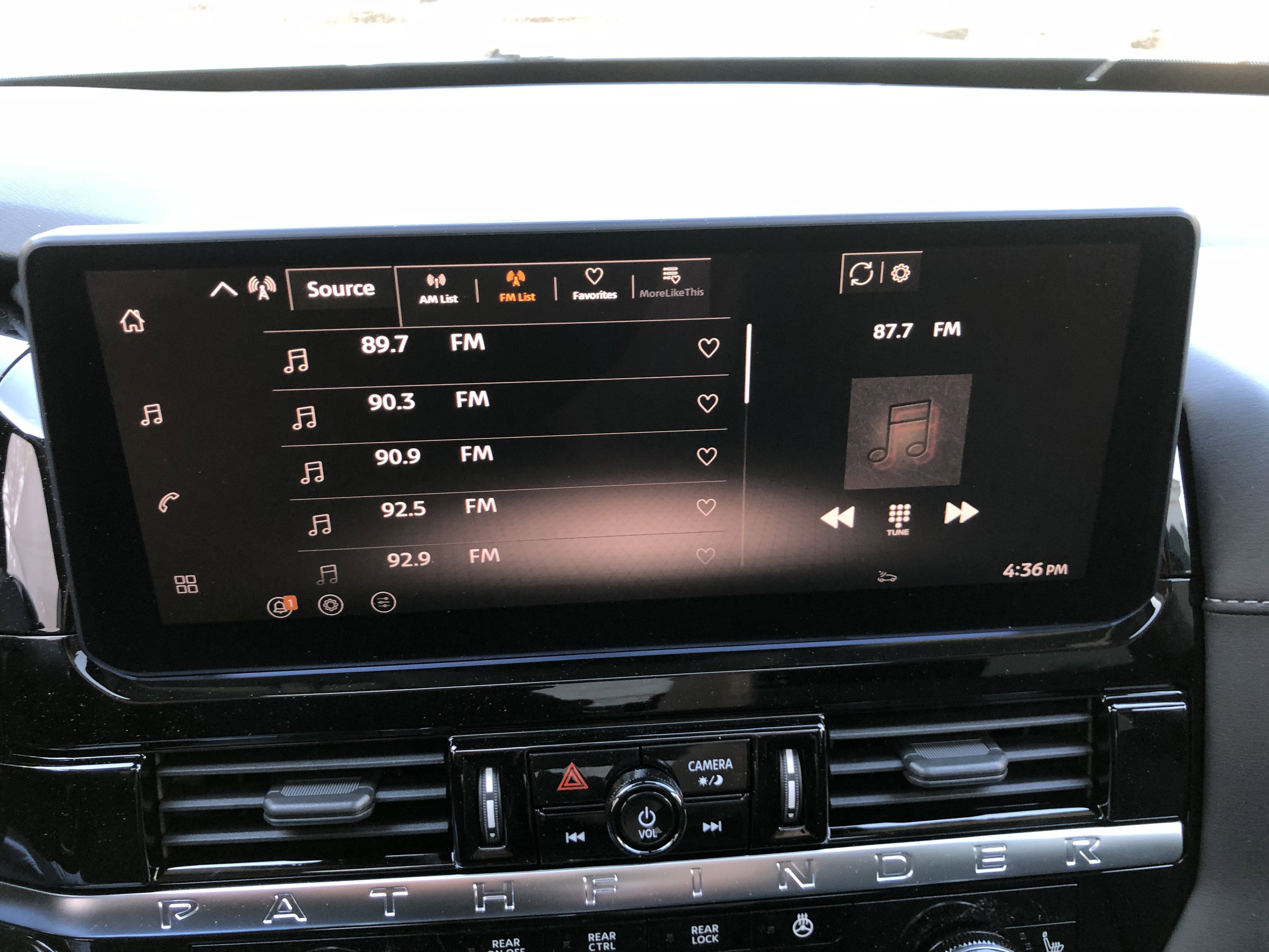 2026 Nissan Pathfinder SL