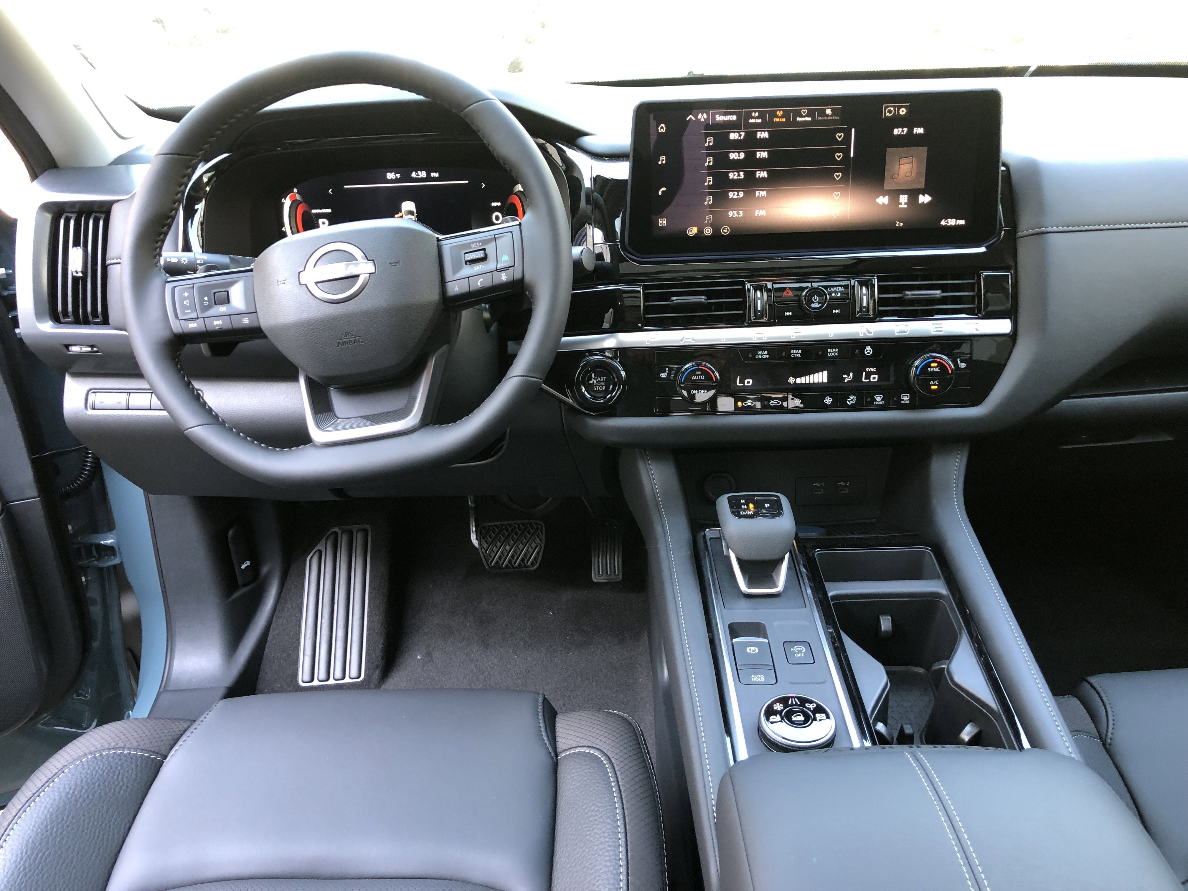 2026 Nissan Pathfinder SL