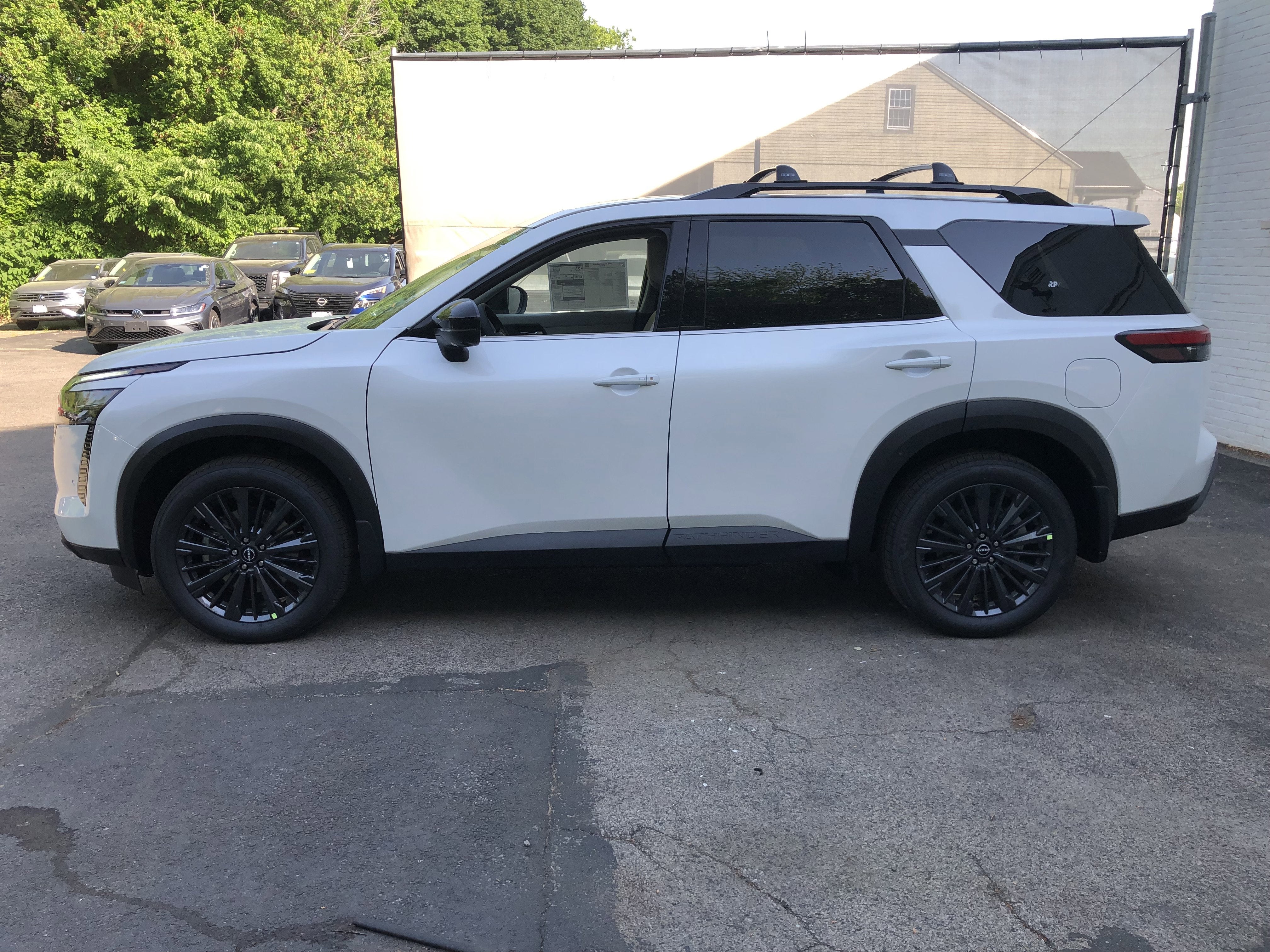 2026 Nissan Pathfinder SL