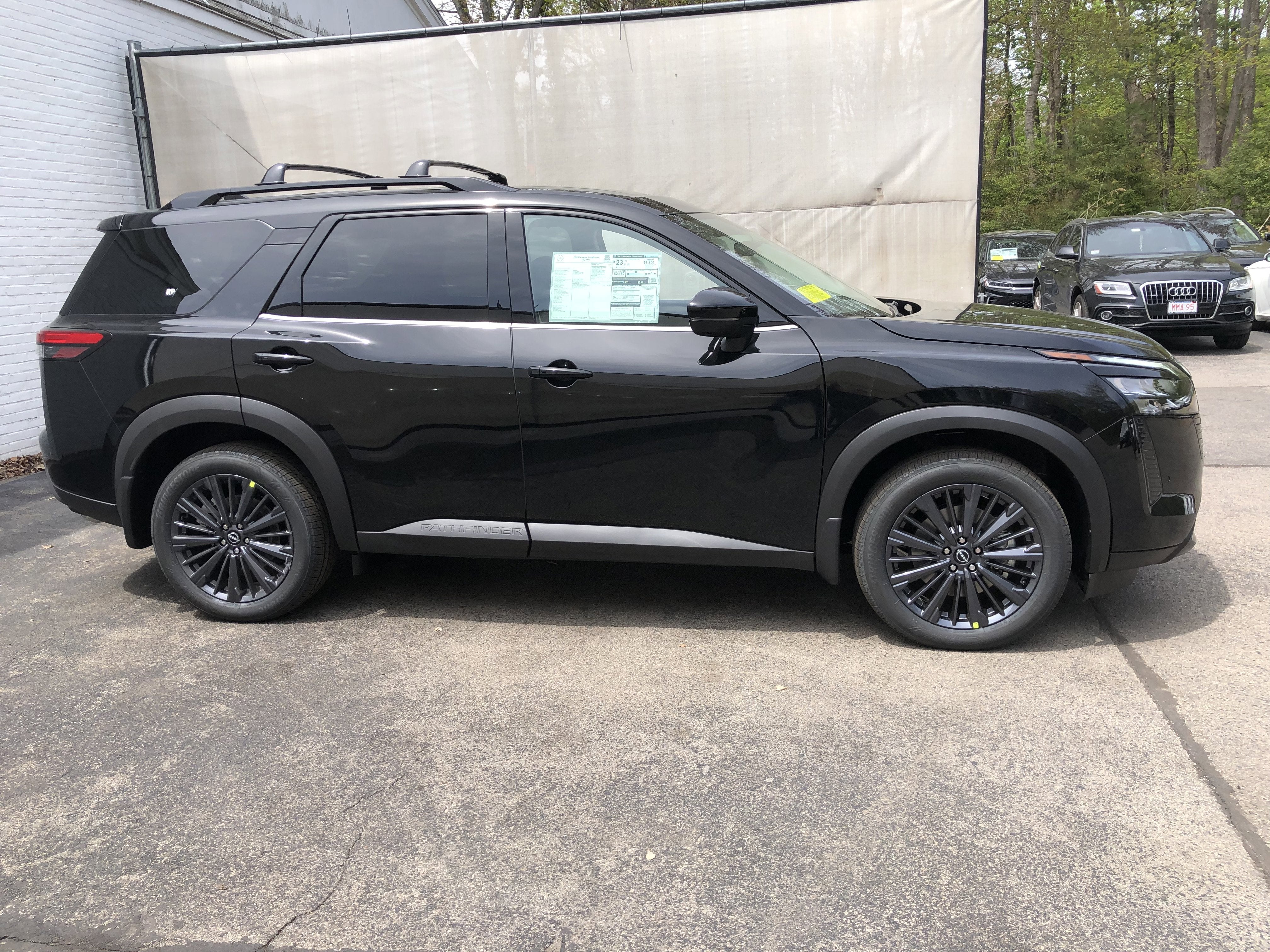 2026 Nissan Pathfinder SL