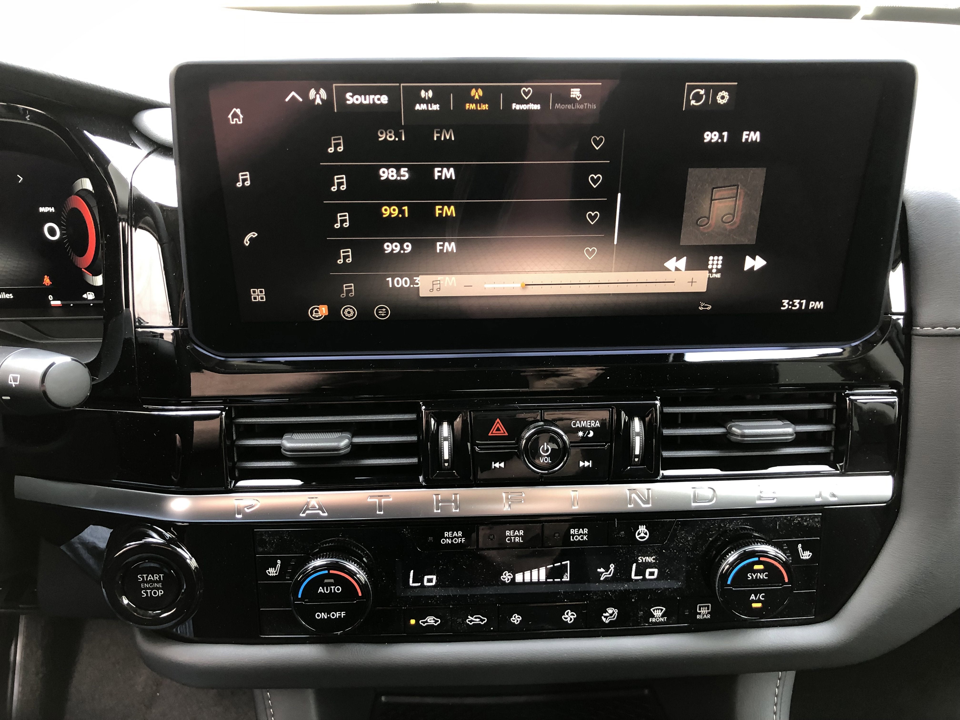 2026 Nissan Pathfinder SL