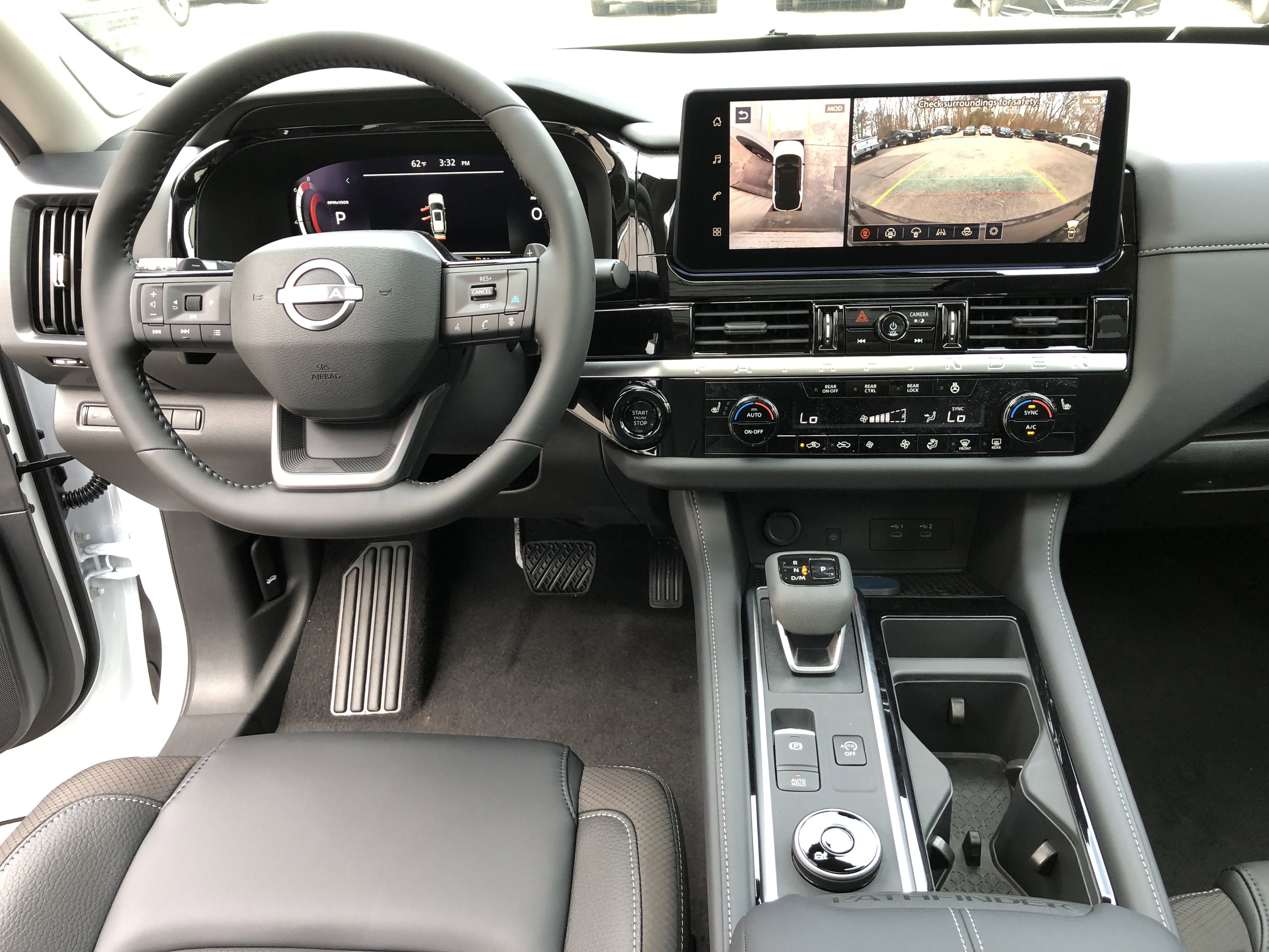 2026 Nissan Pathfinder SL