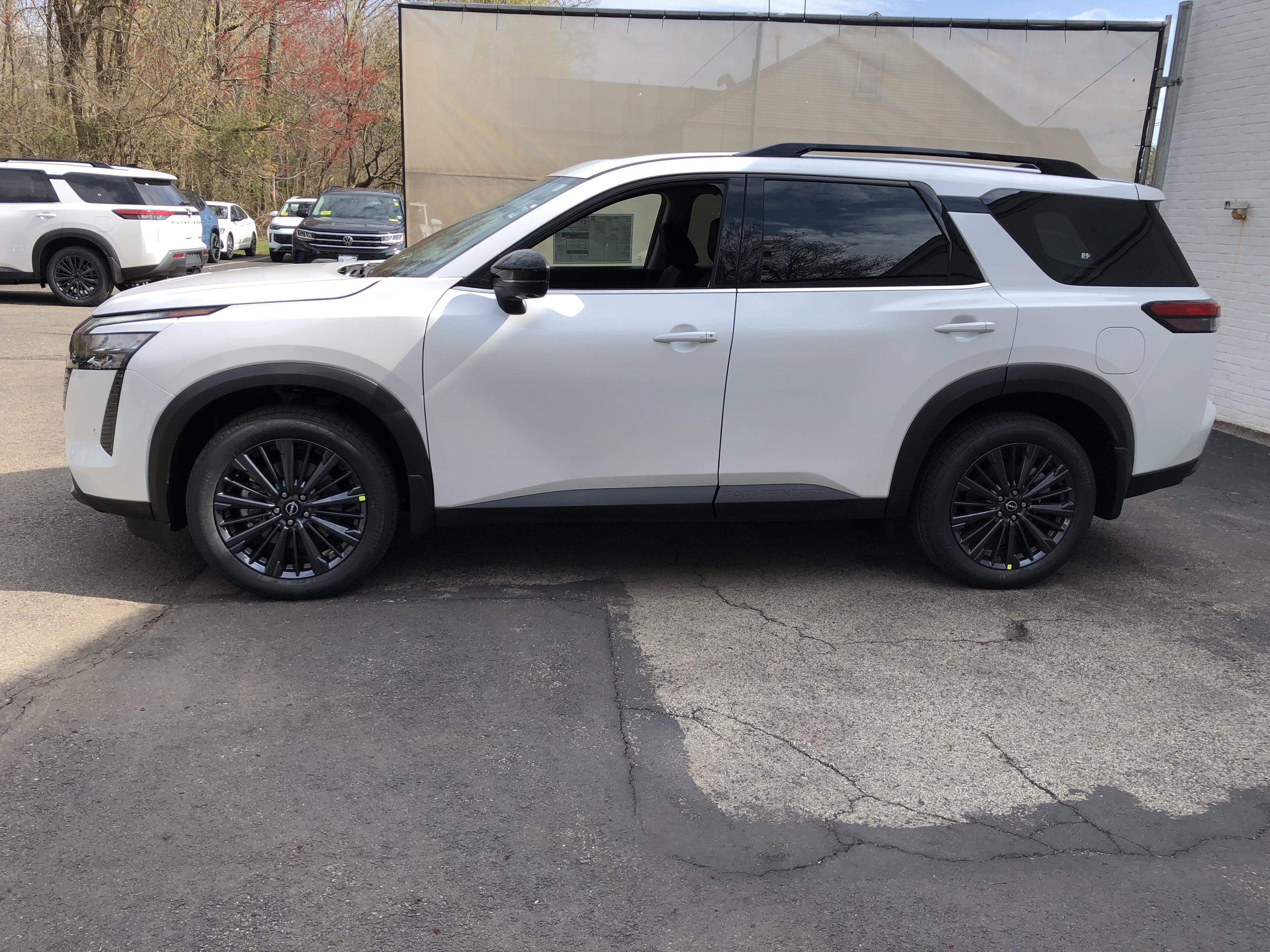 2026 Nissan Pathfinder SL