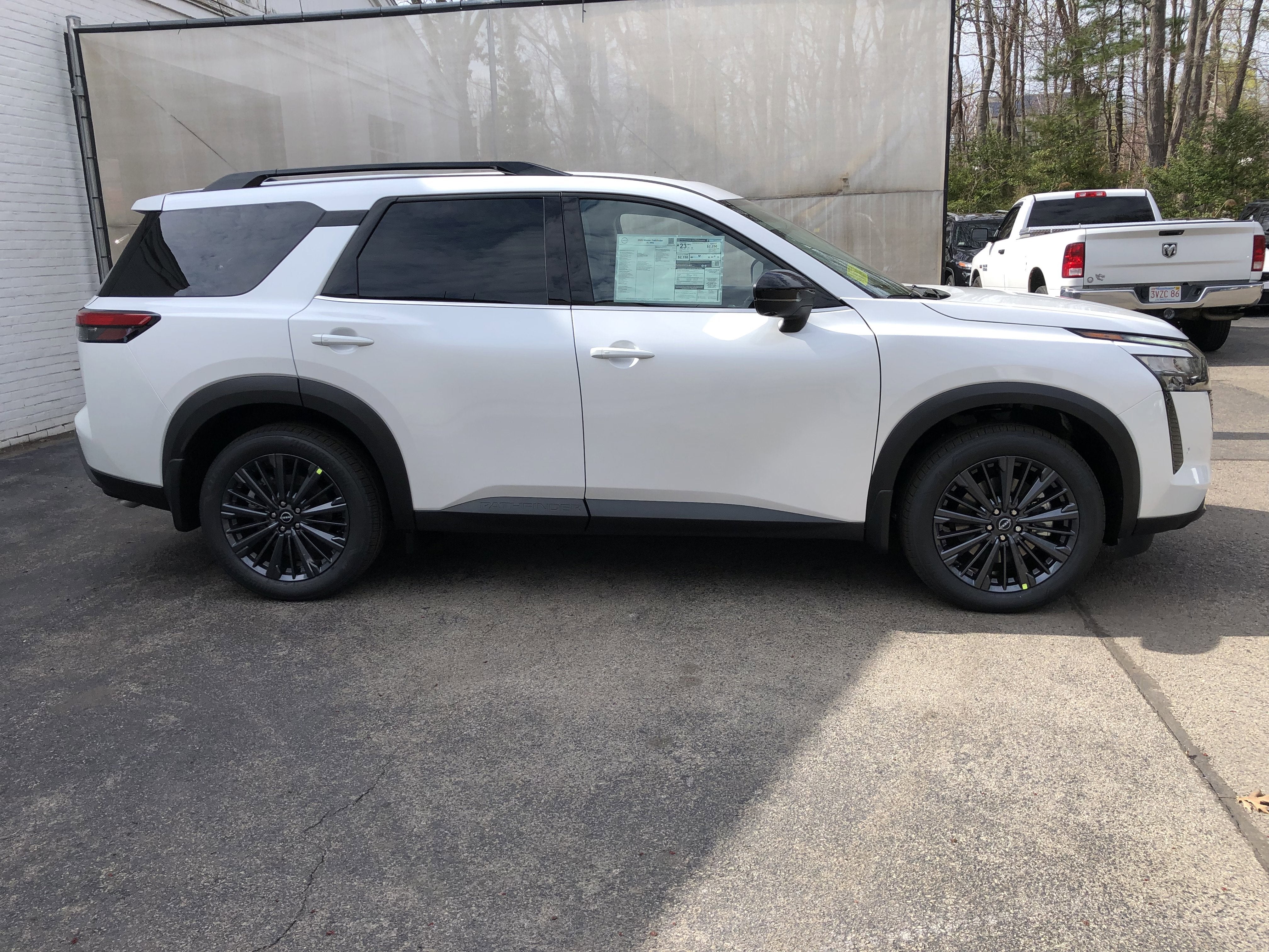 2026 Nissan Pathfinder SL