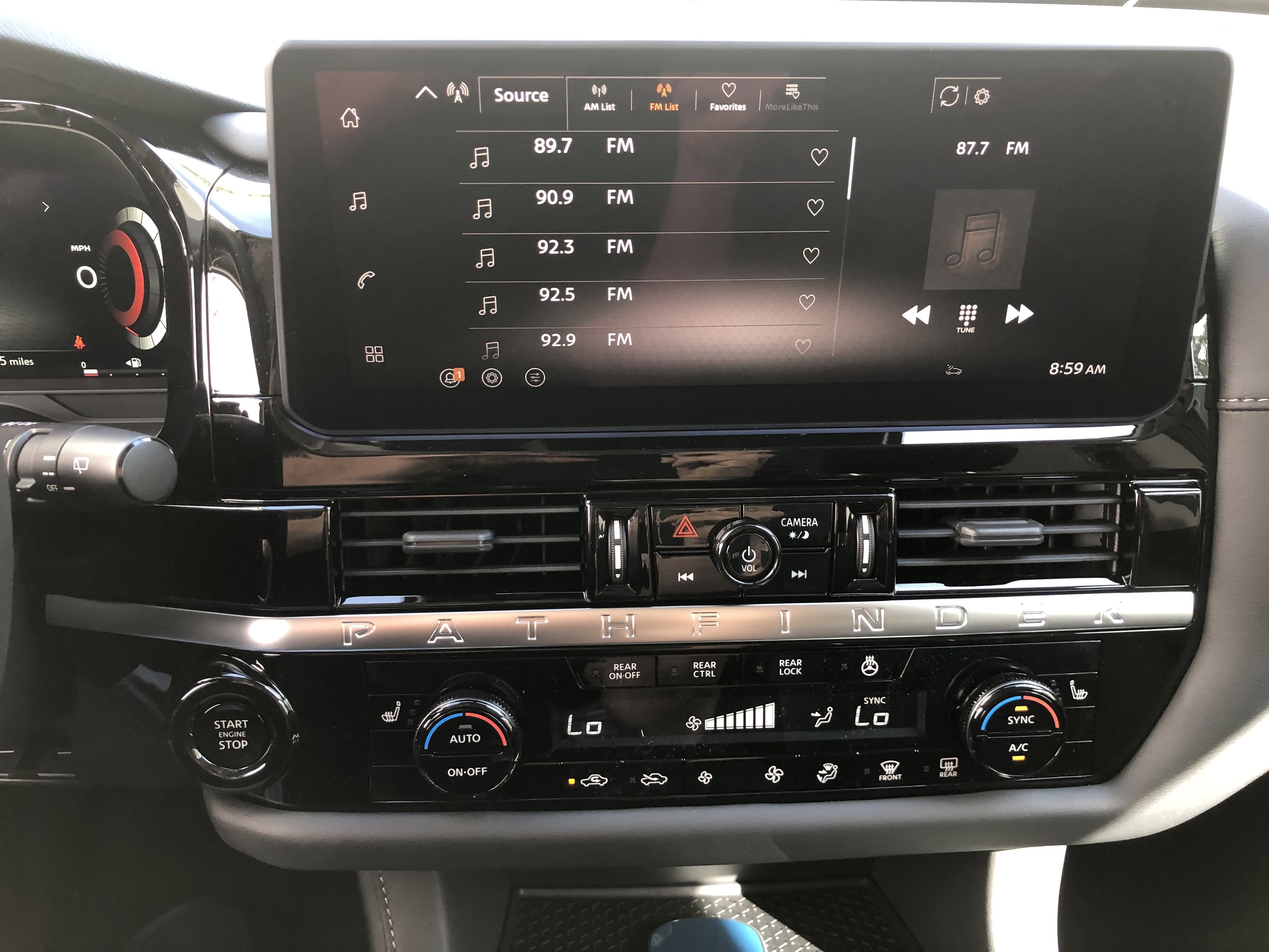 2026 Nissan Pathfinder SL