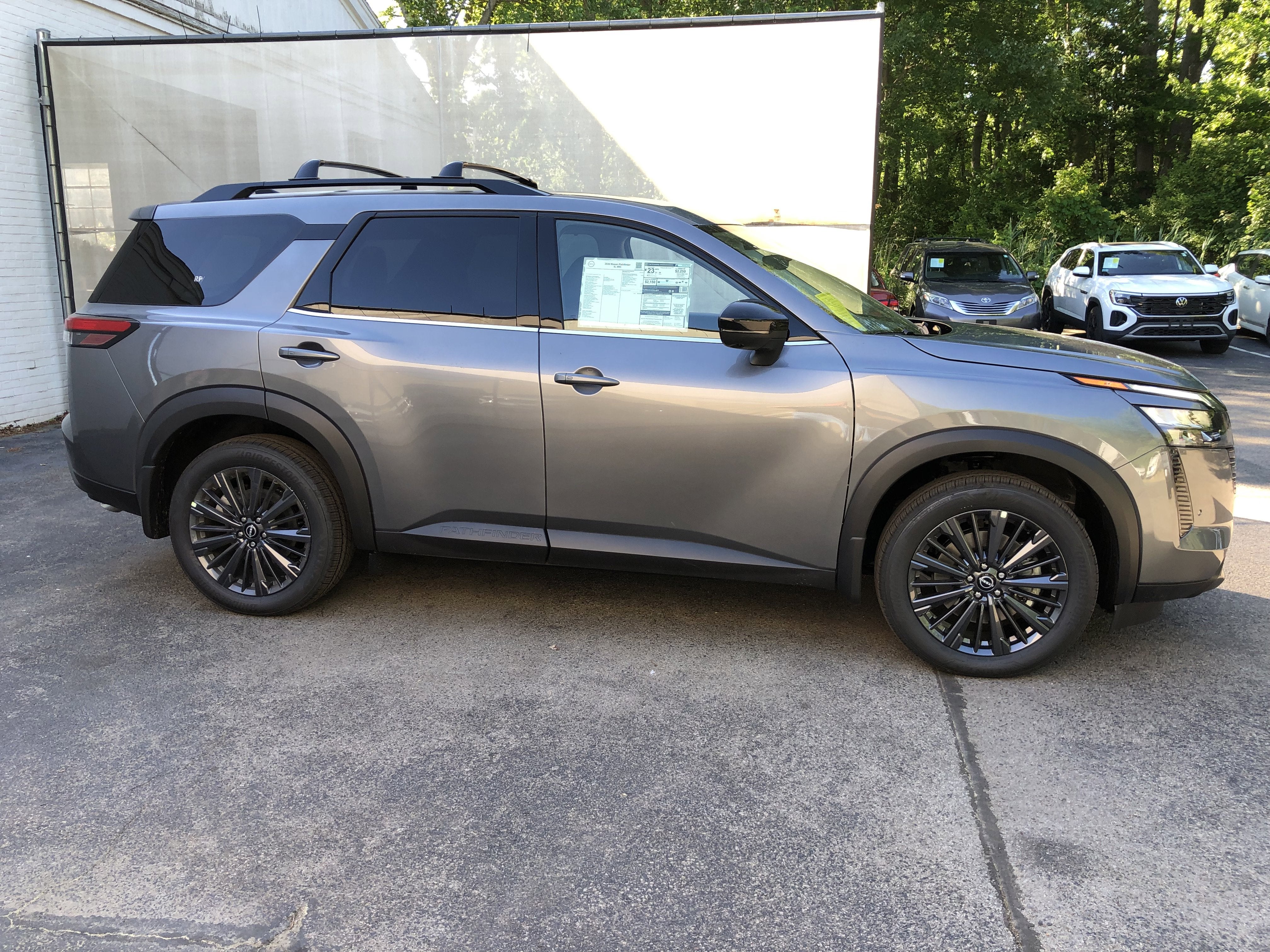 2026 Nissan Pathfinder SL
