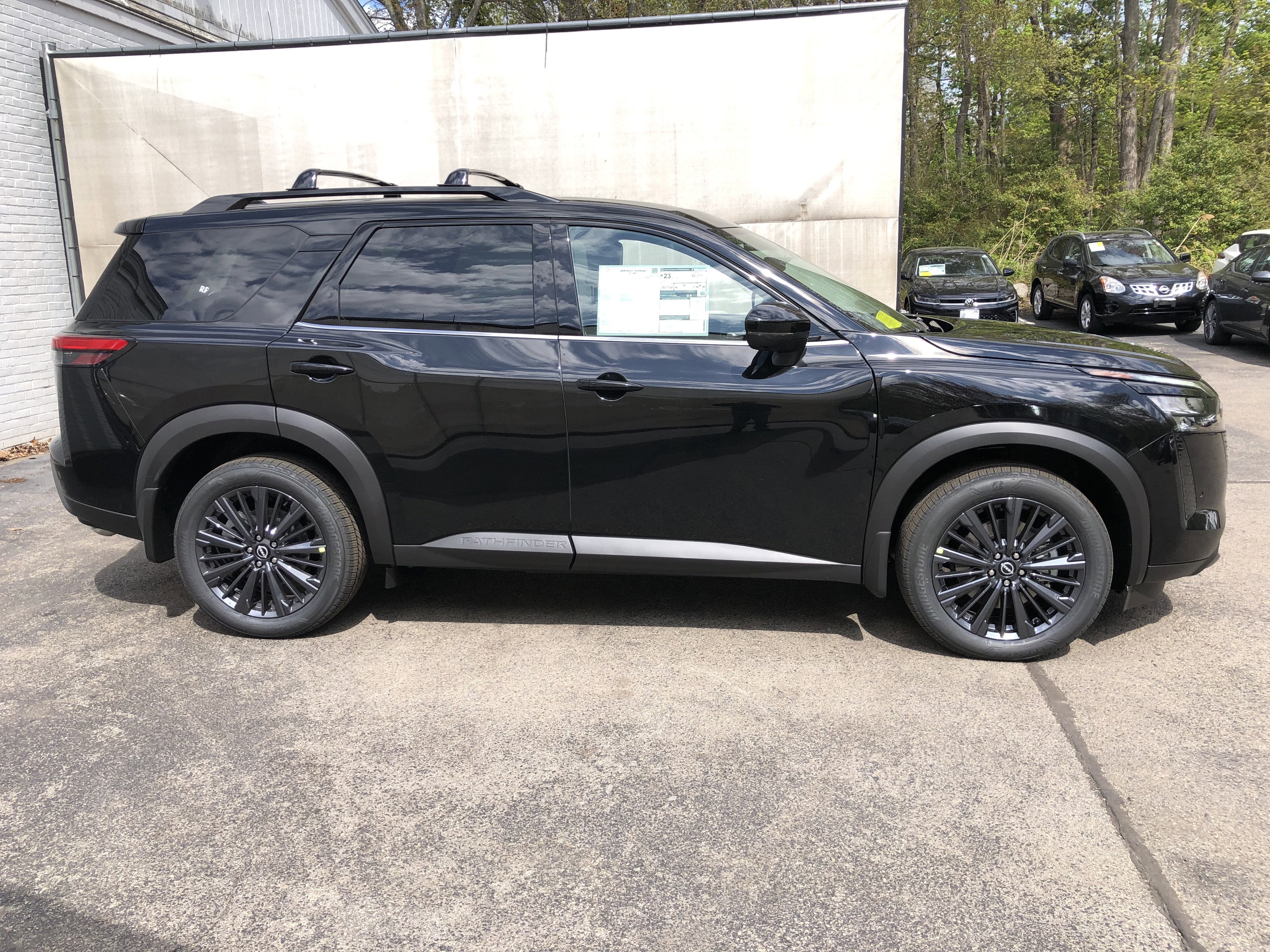 2026 Nissan Pathfinder SL