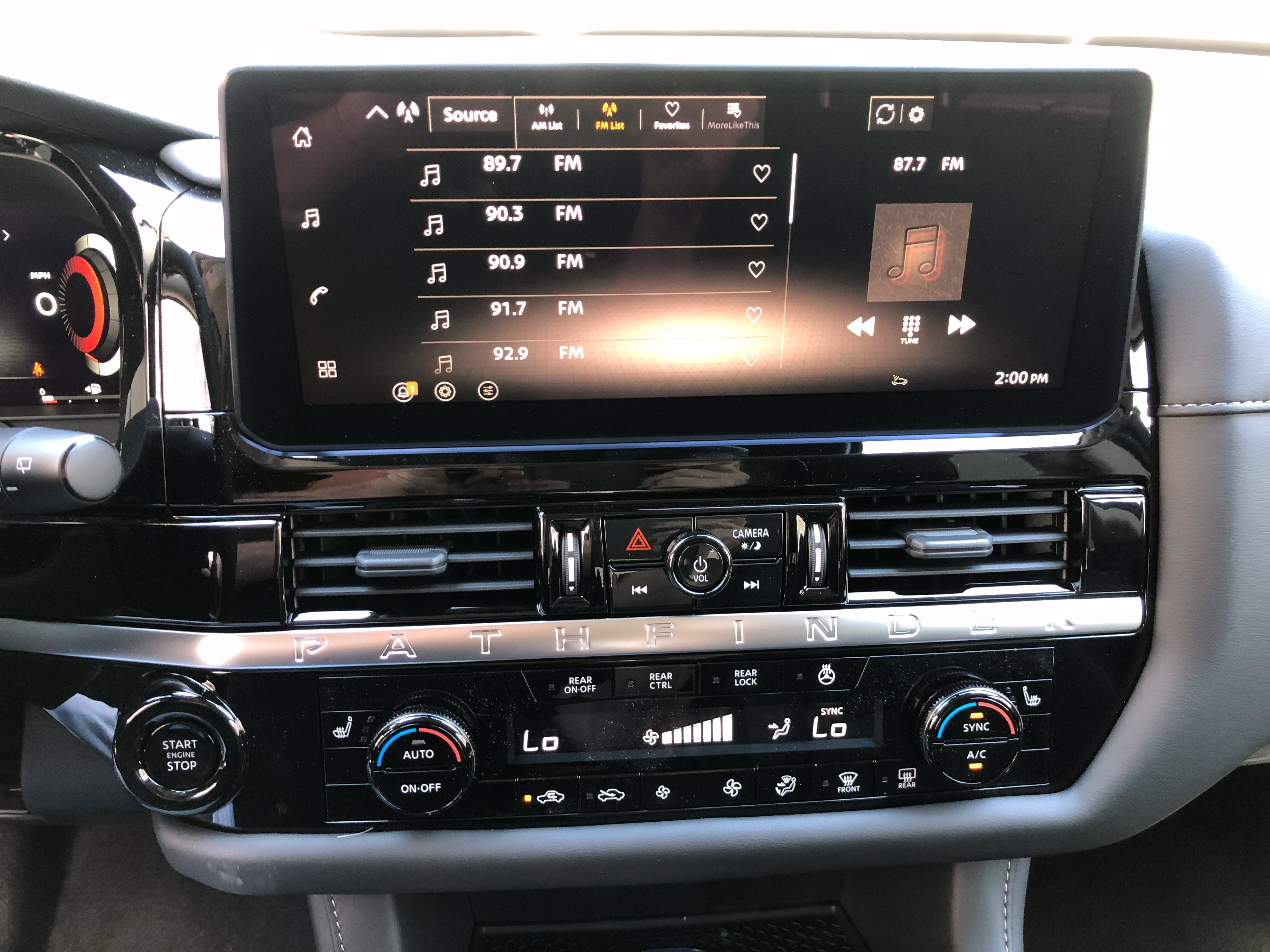 2026 Nissan Pathfinder SL
