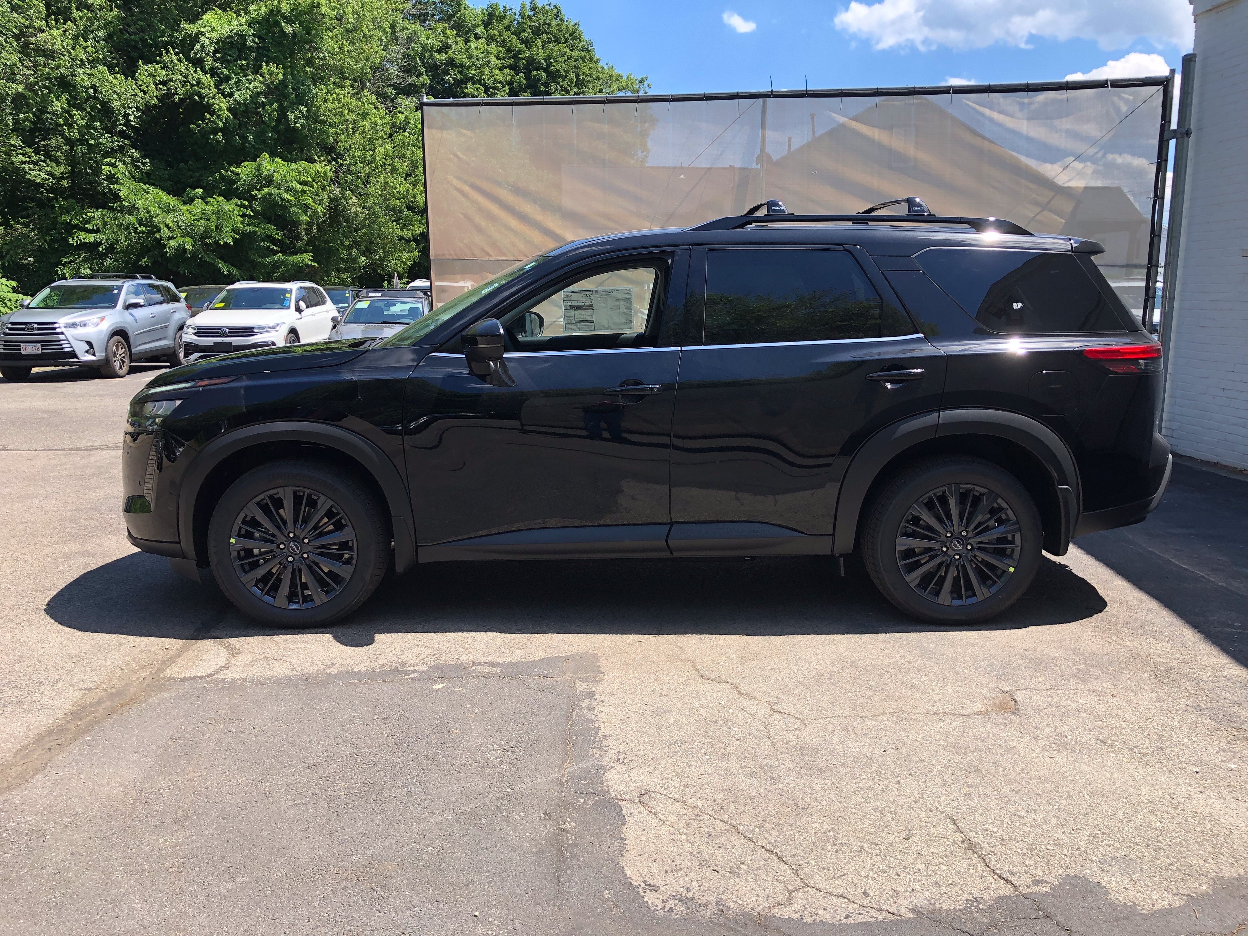 2026 Nissan Pathfinder SL