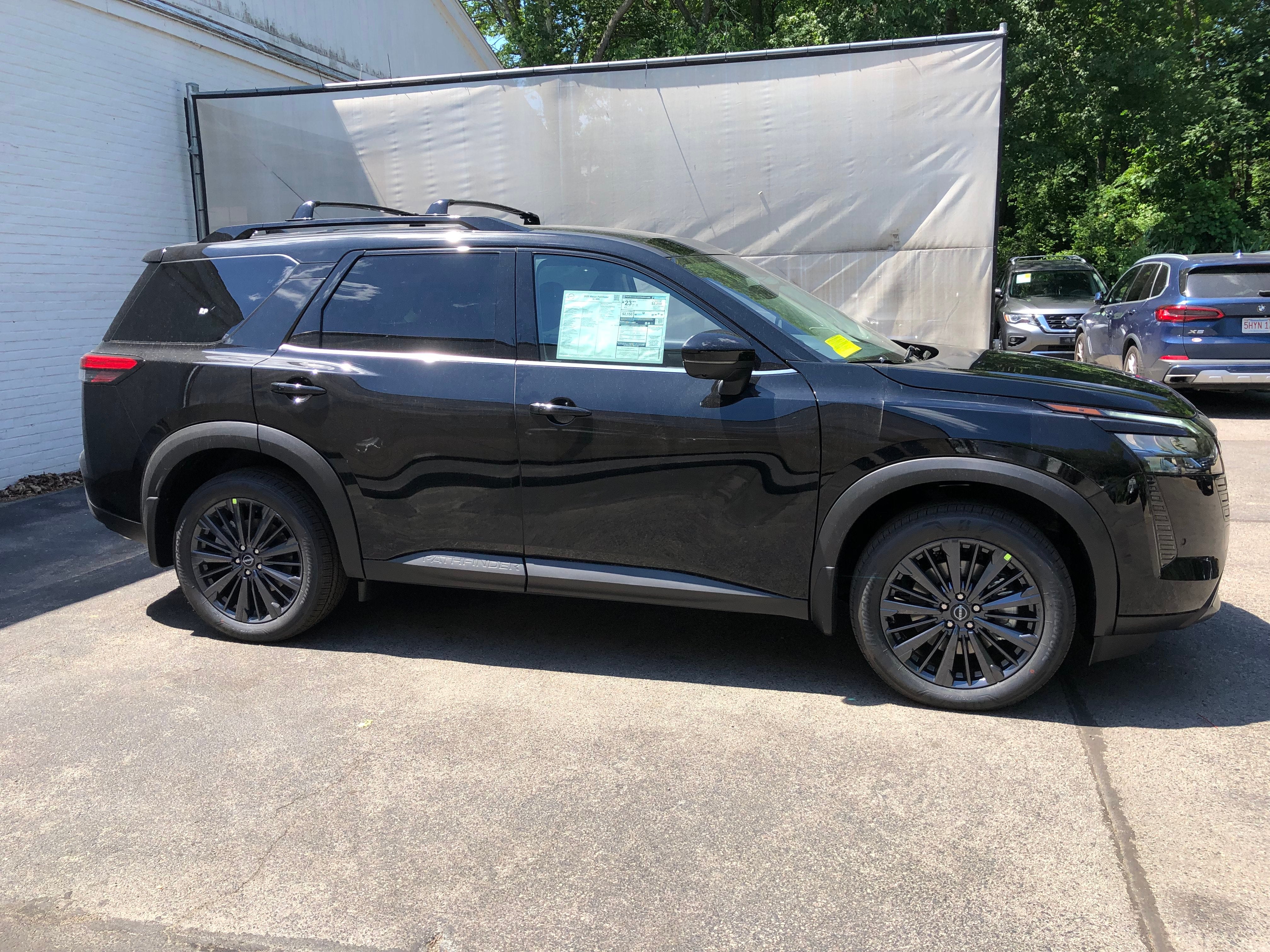 2026 Nissan Pathfinder SL