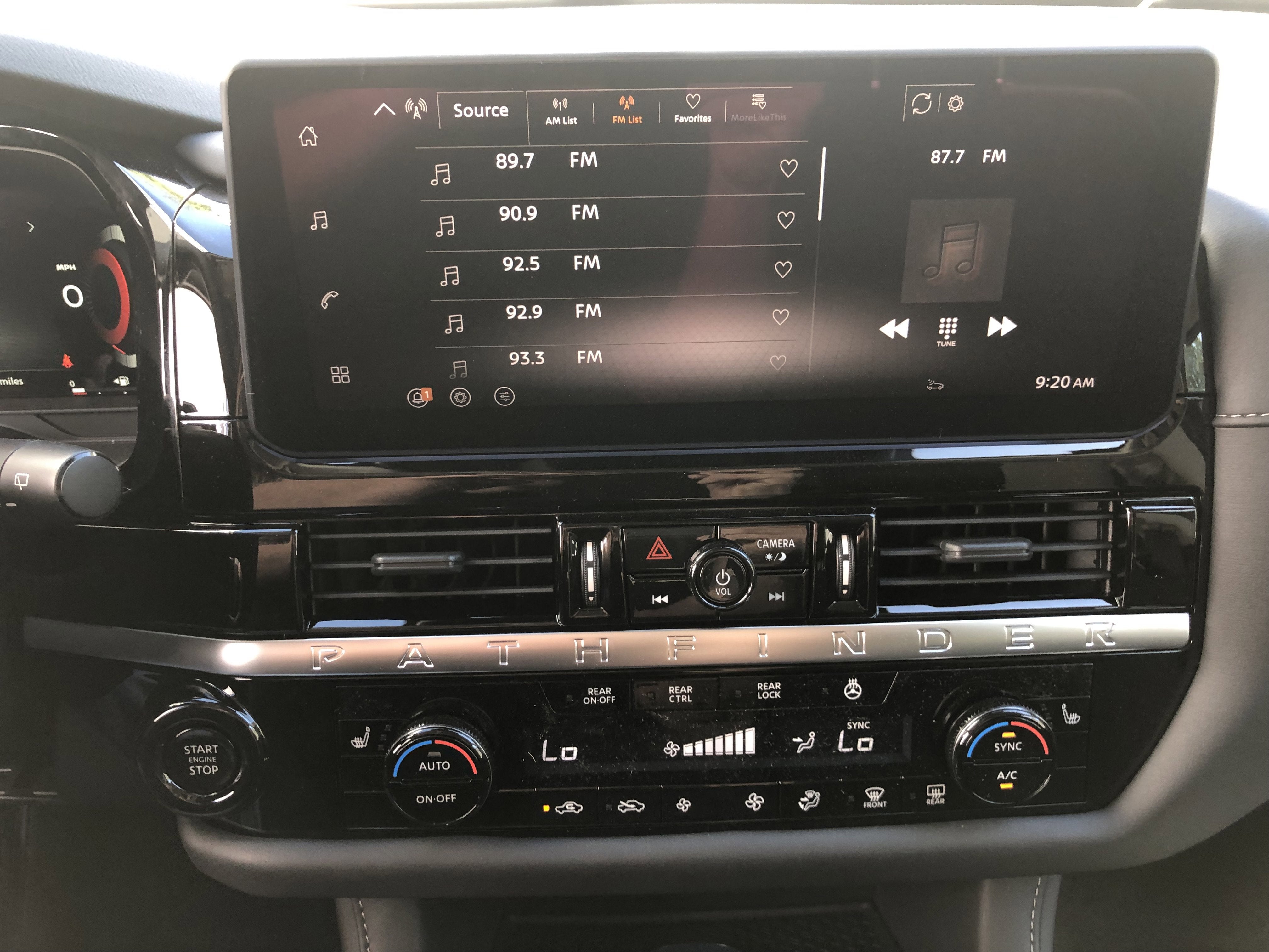 2026 Nissan Pathfinder SL