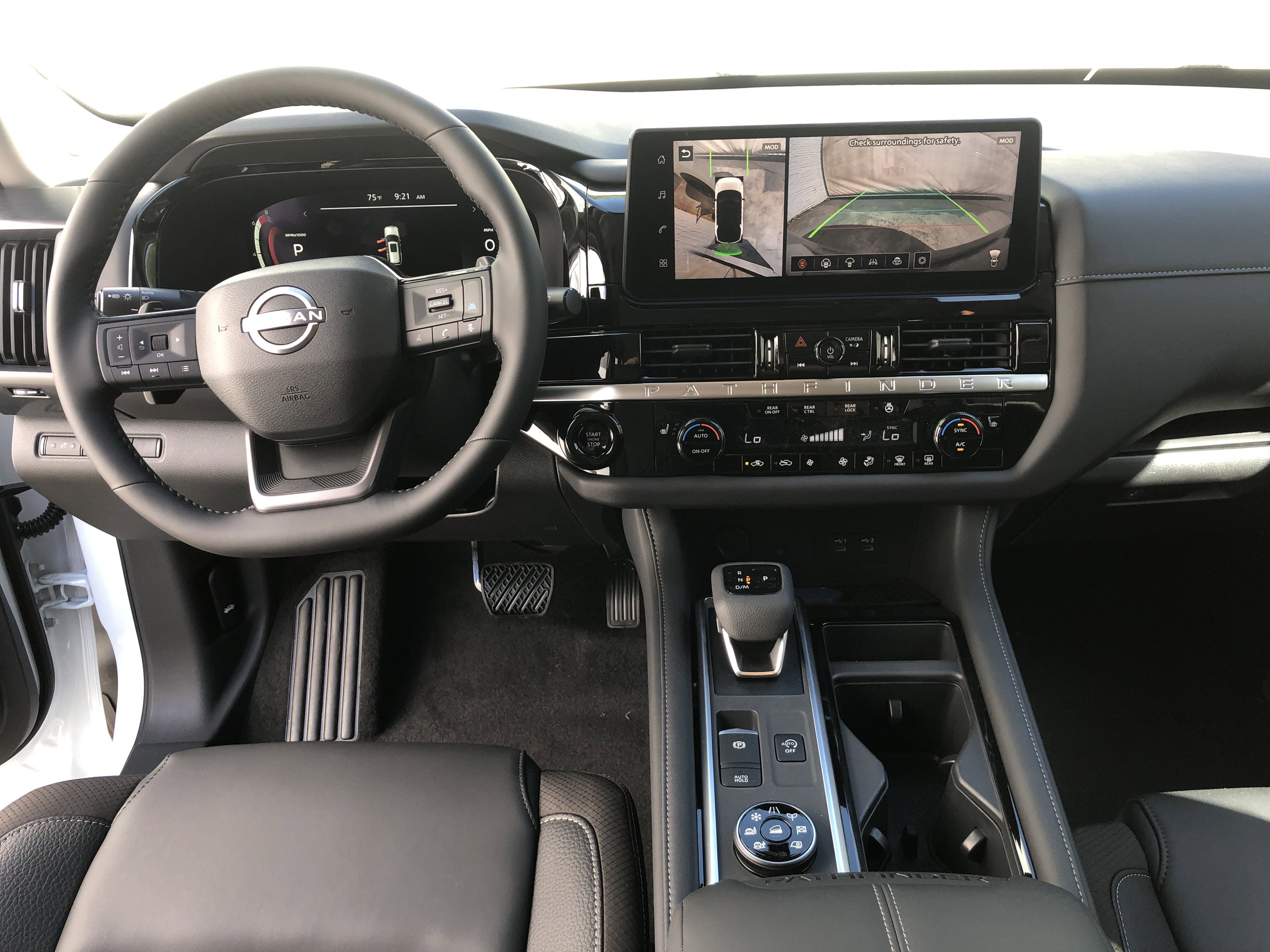 2026 Nissan Pathfinder SL