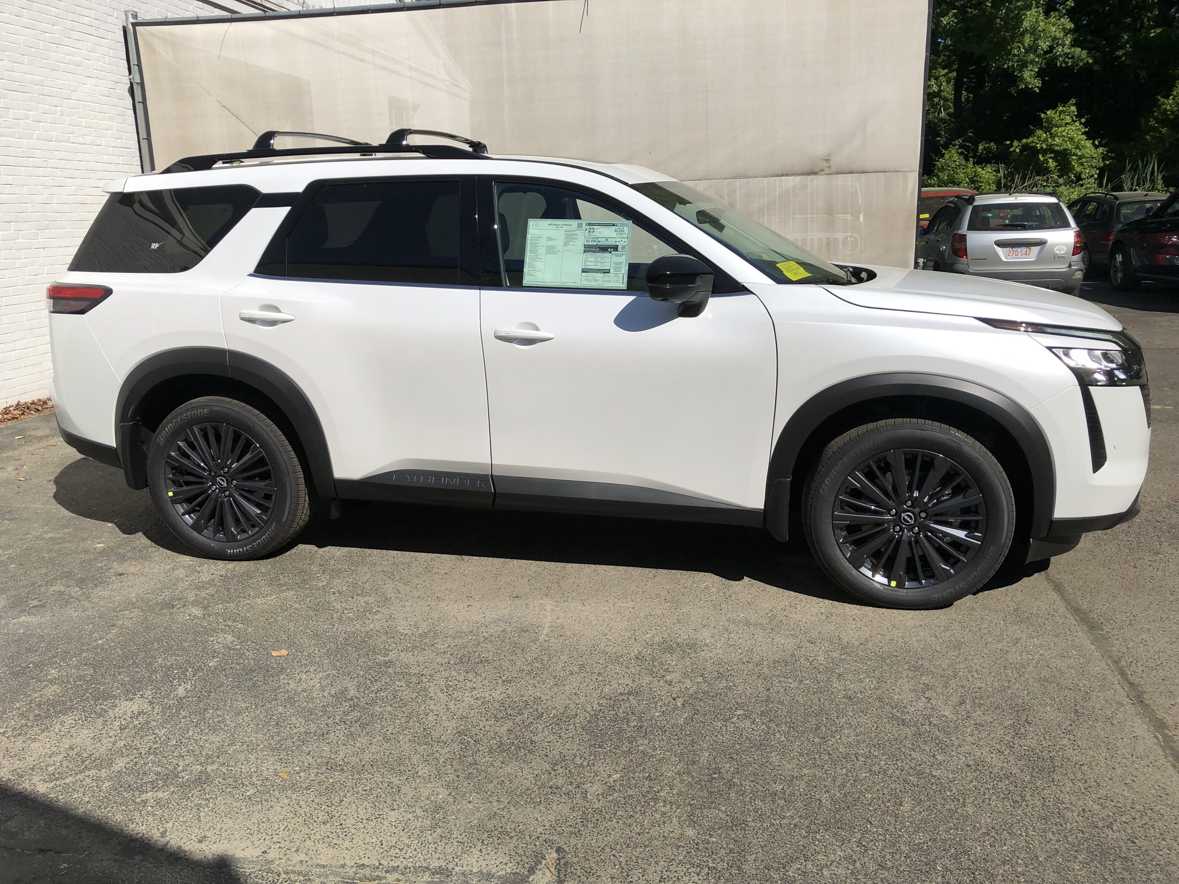 2026 Nissan Pathfinder SL