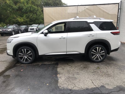 2025 Nissan Pathfinder Platinum