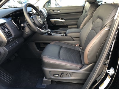 2025 Nissan Pathfinder Platinum