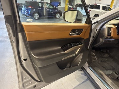 2024 Nissan Pathfinder Platinum W/Captain's Chairs