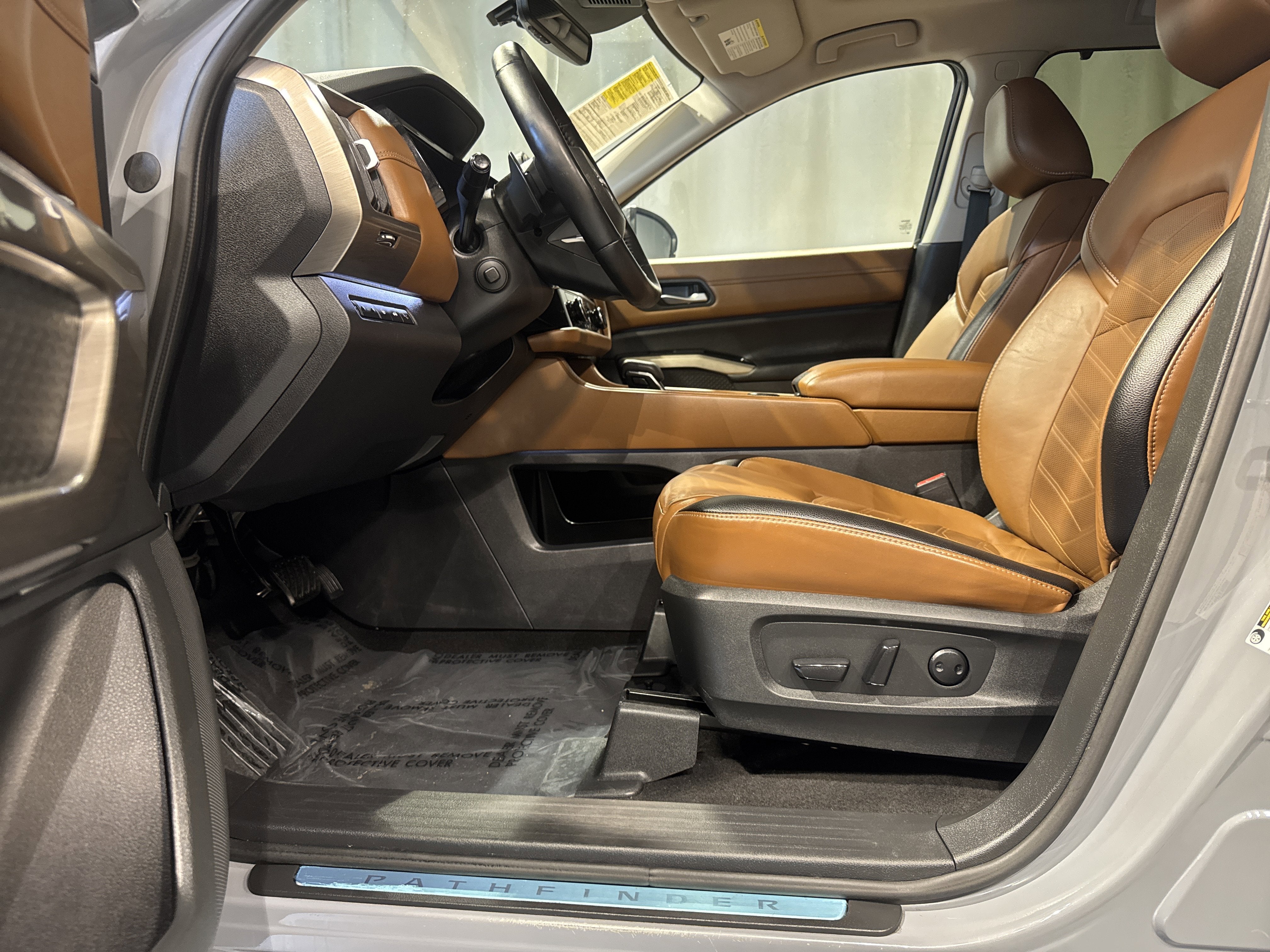 2024 Nissan Pathfinder Platinum W/Captain's Chairs