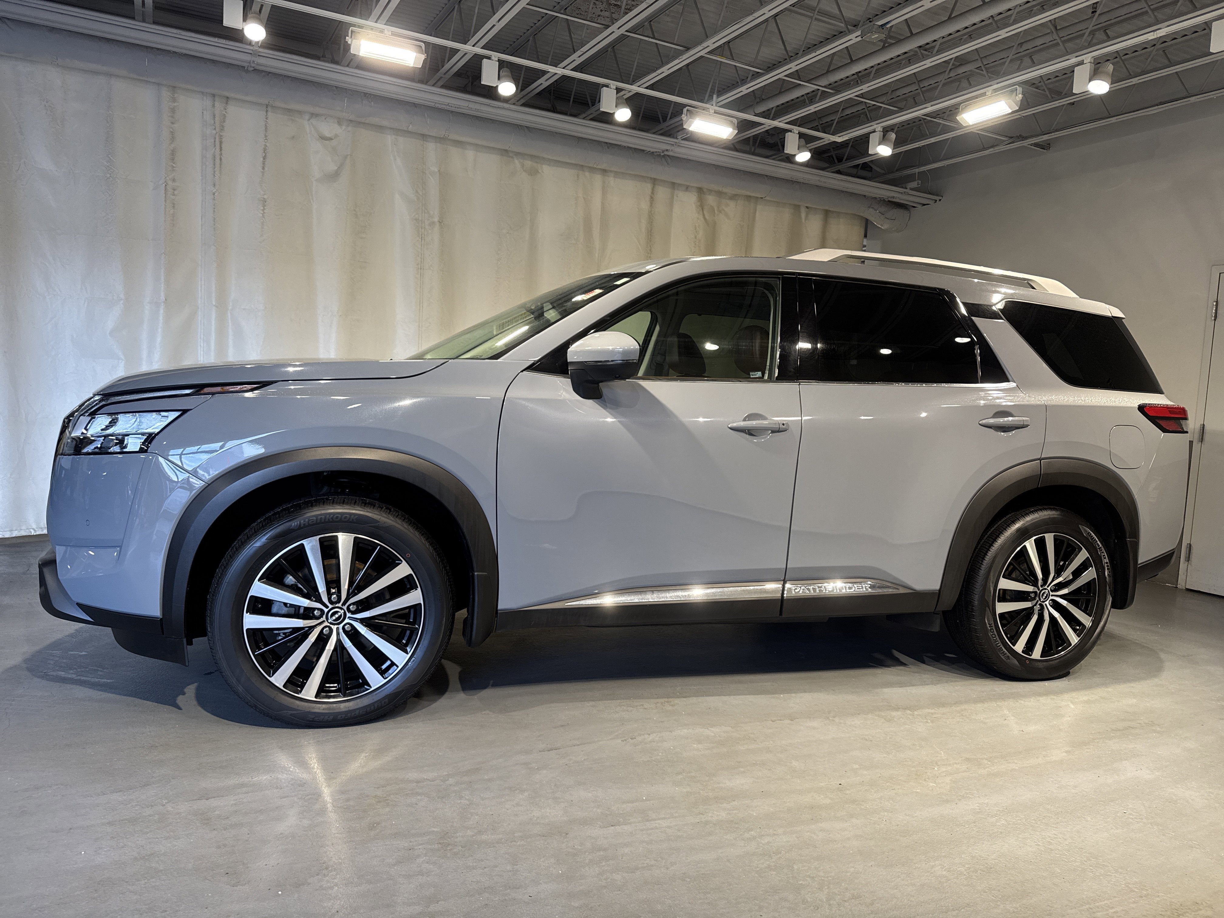 2024 Nissan Pathfinder Platinum W/Captain's Chairs