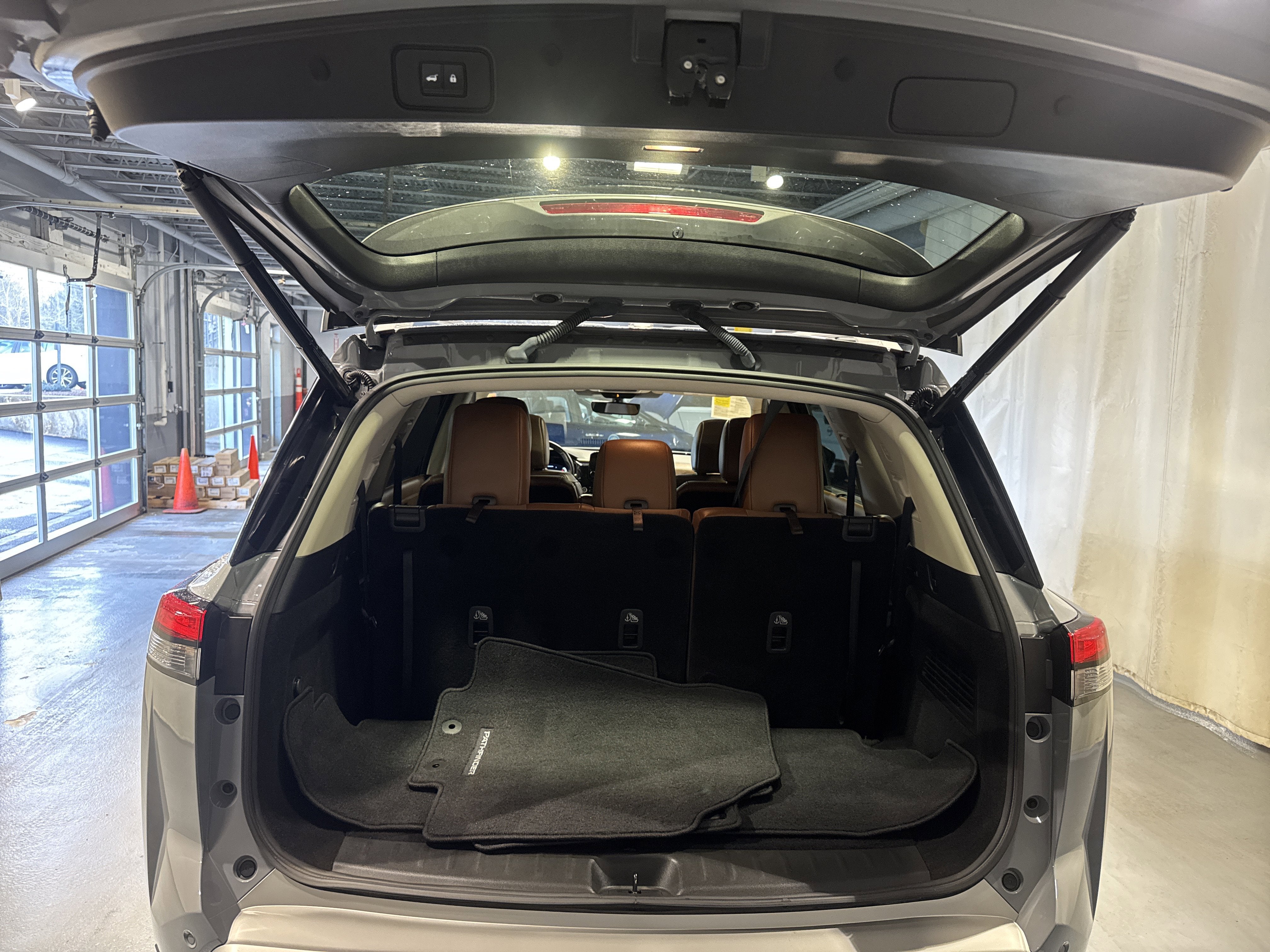 2024 Nissan Pathfinder Platinum W/Captain's Chairs