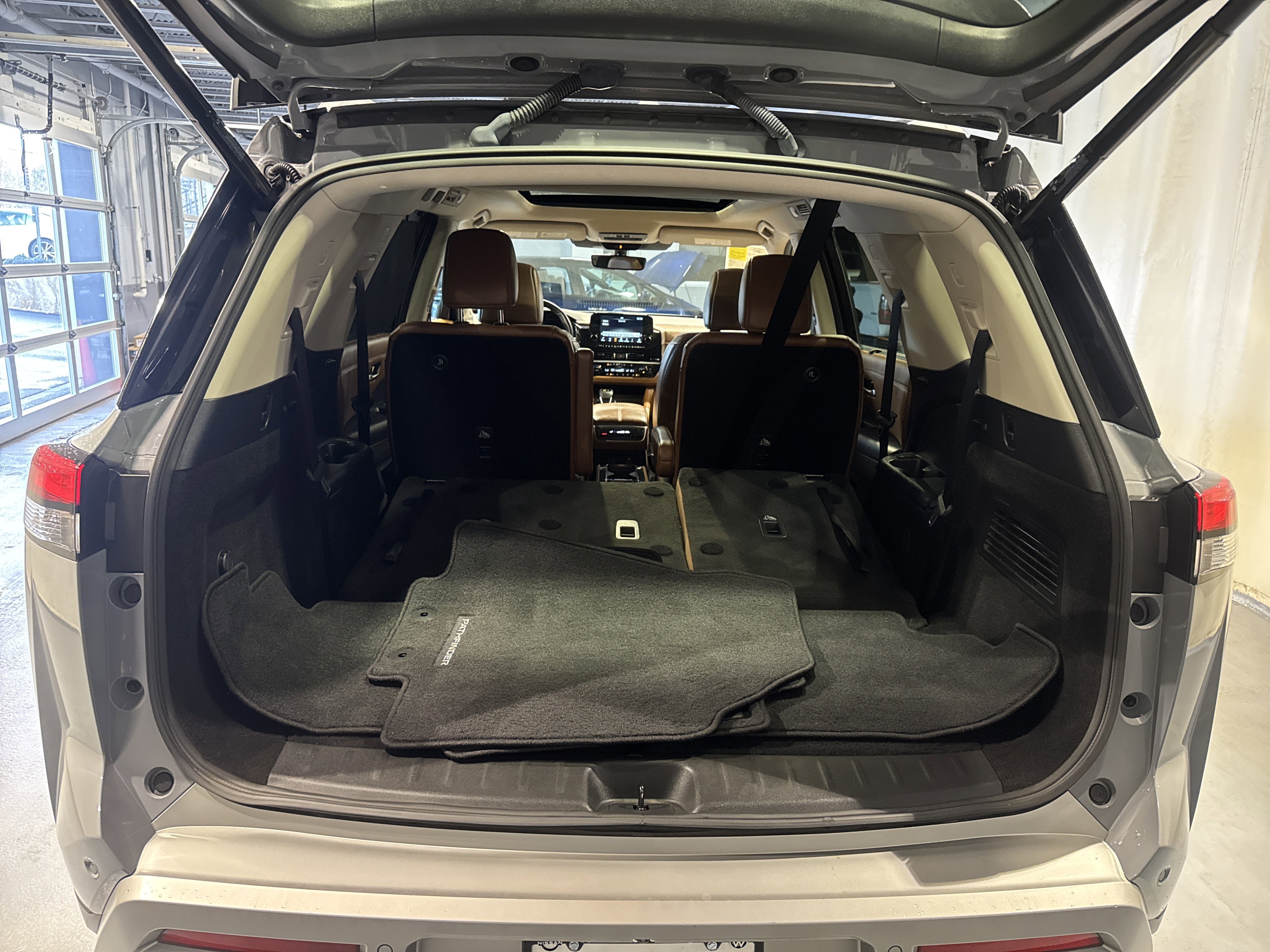 2024 Nissan Pathfinder Platinum W/Captain's Chairs