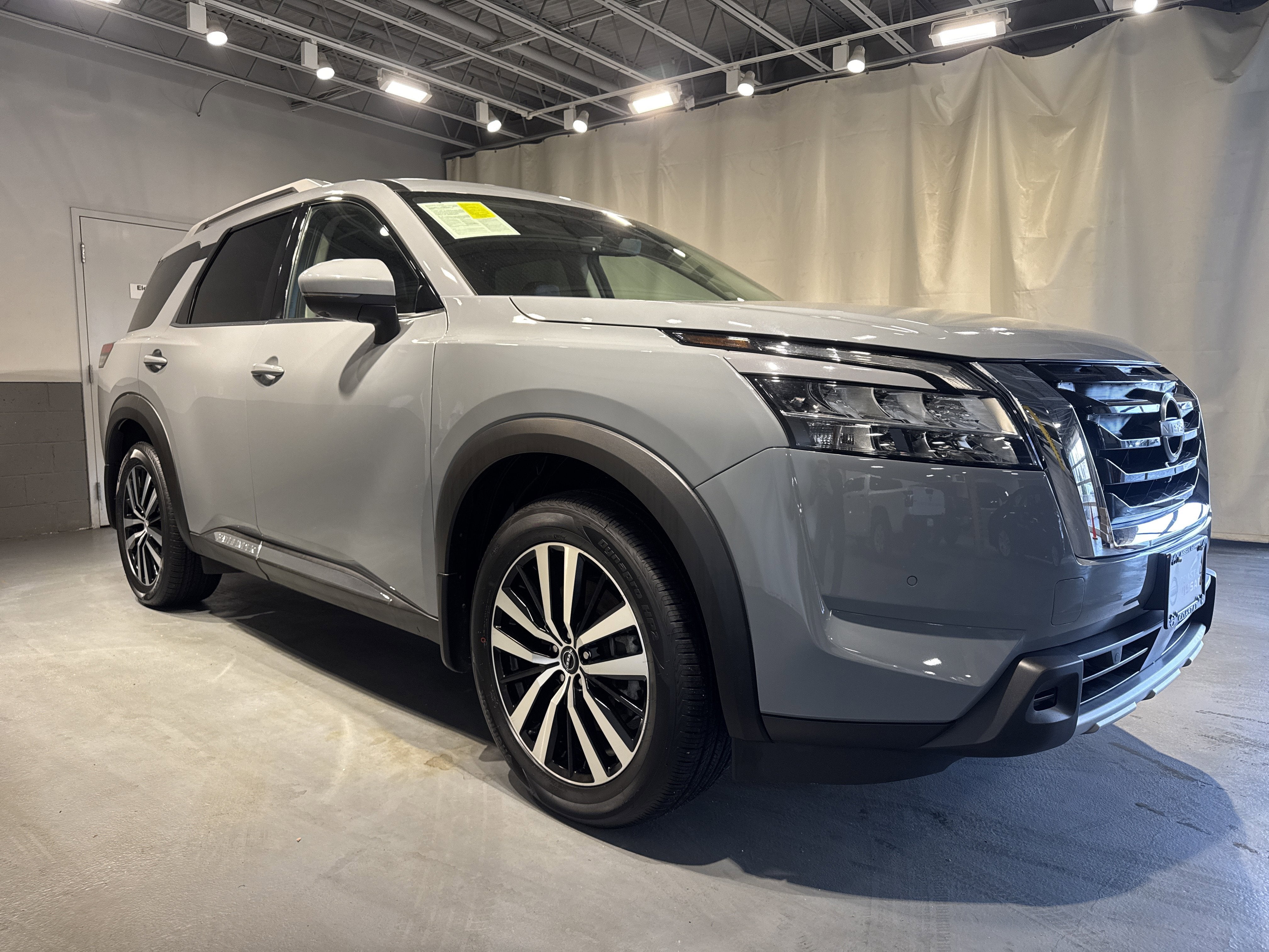 2024 Nissan Pathfinder Platinum W/Captain's Chairs