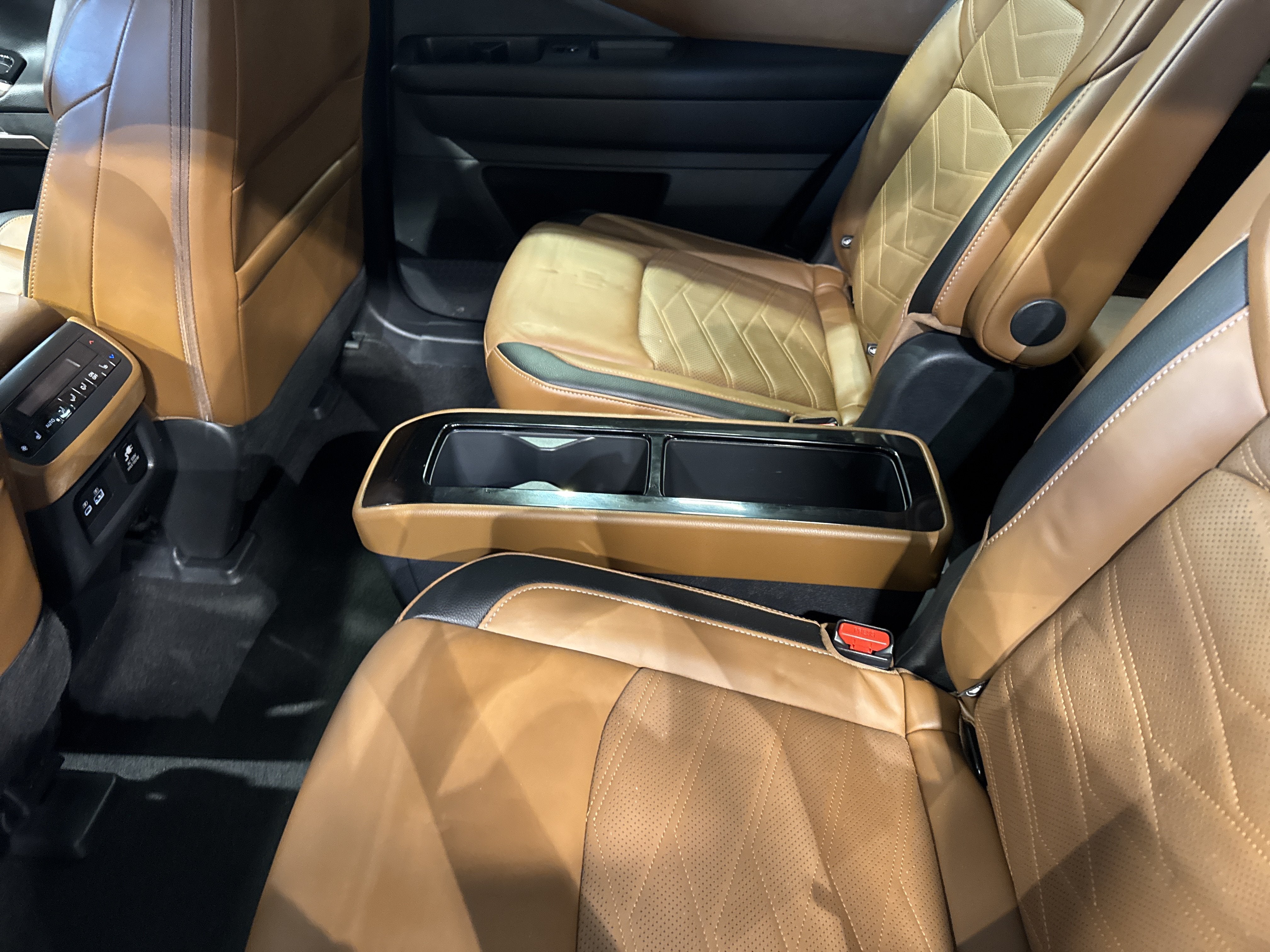 2023 Nissan Pathfinder Platinum W/Captain's Chairs