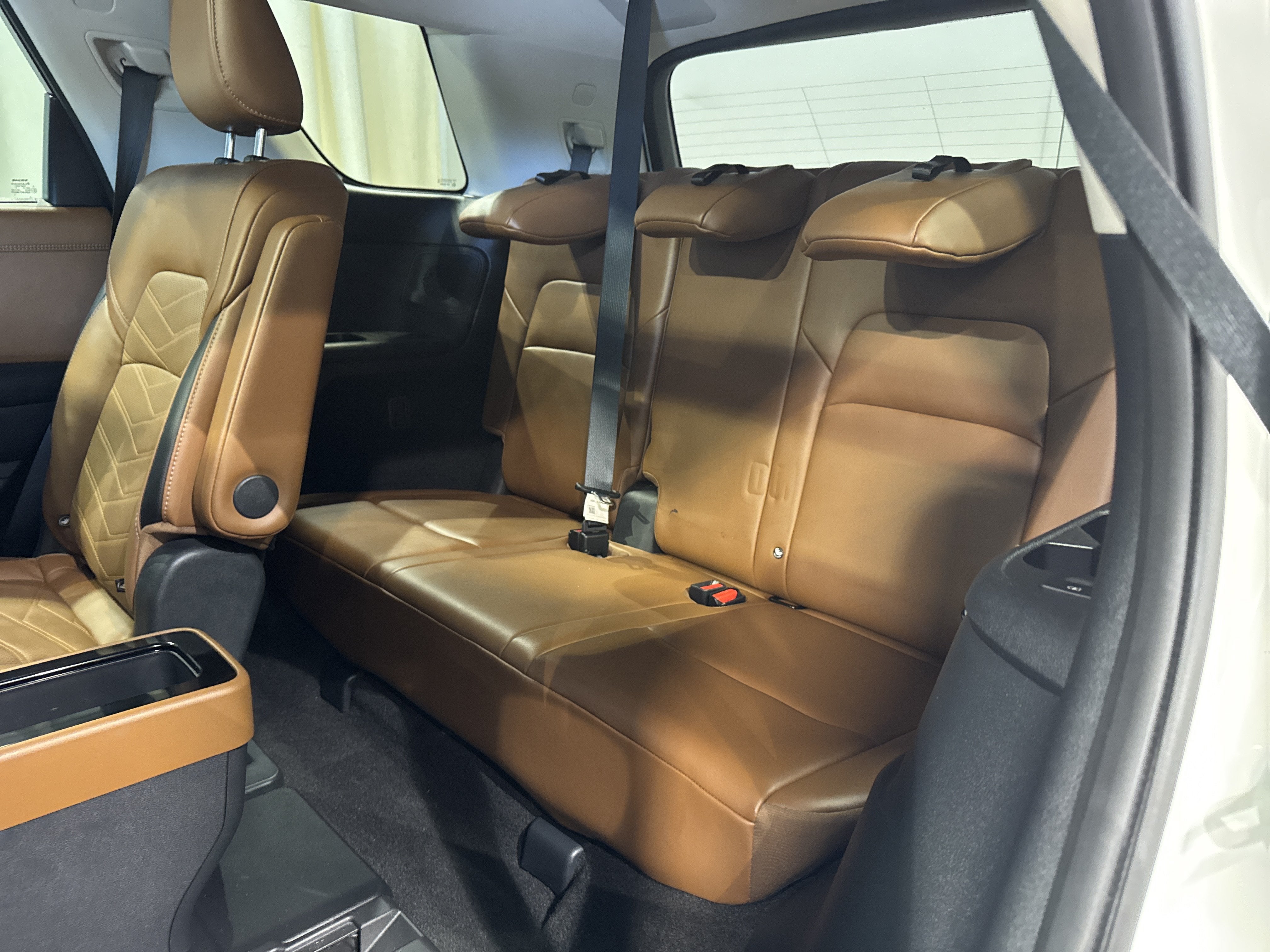 2023 Nissan Pathfinder Platinum W/Captain's Chairs