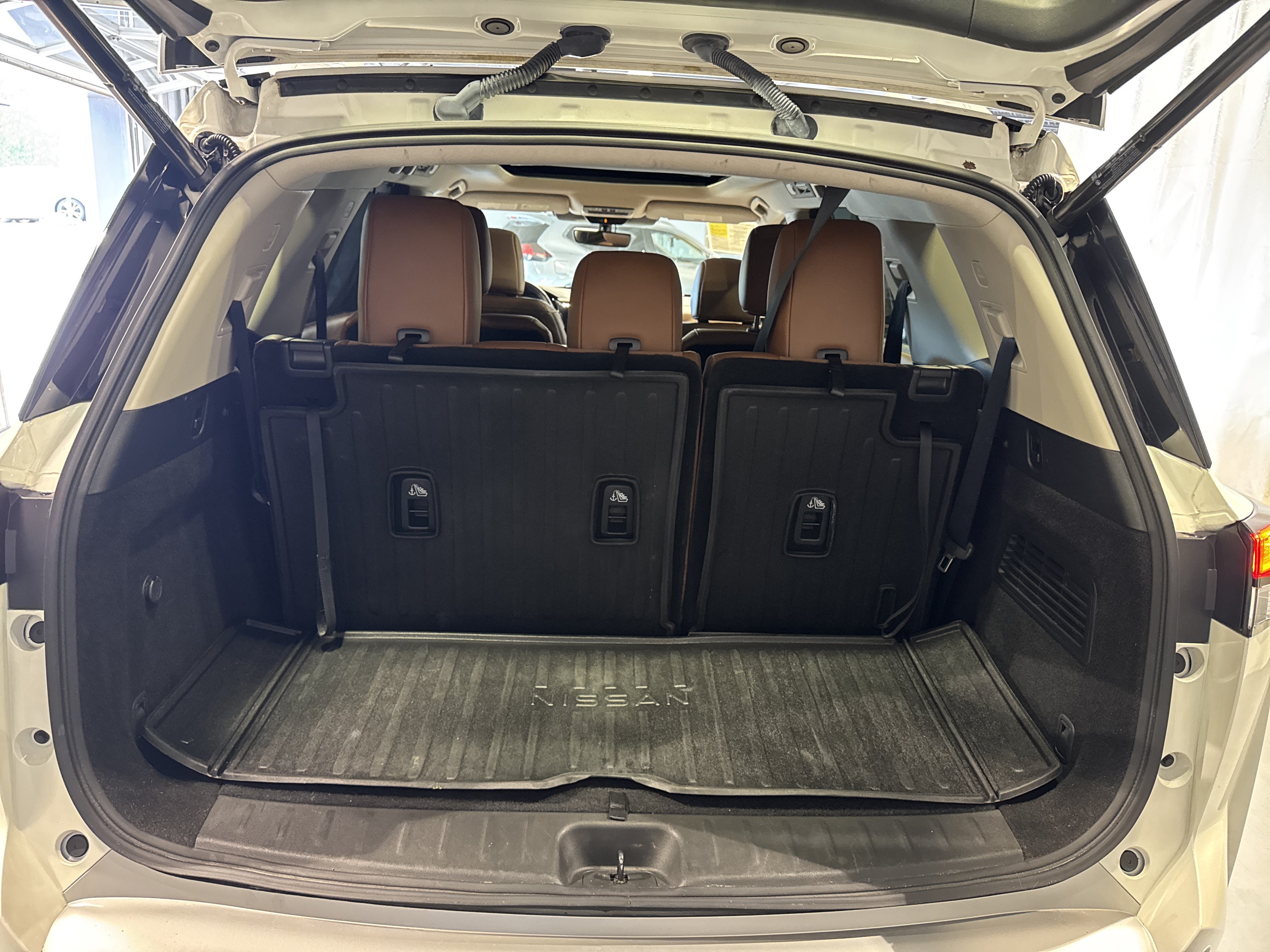 2023 Nissan Pathfinder Platinum W/Captain's Chairs