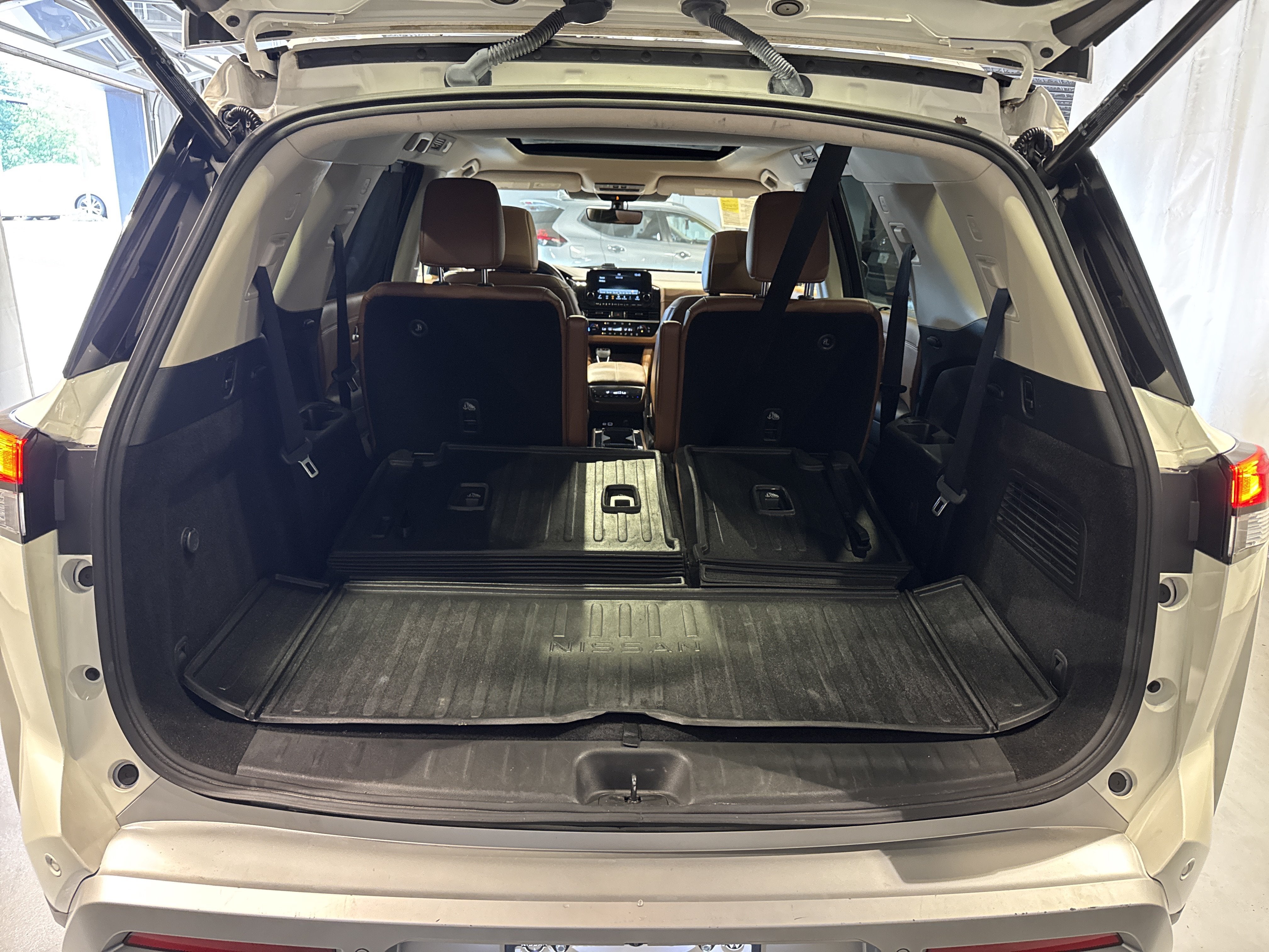 2023 Nissan Pathfinder Platinum W/Captain's Chairs
