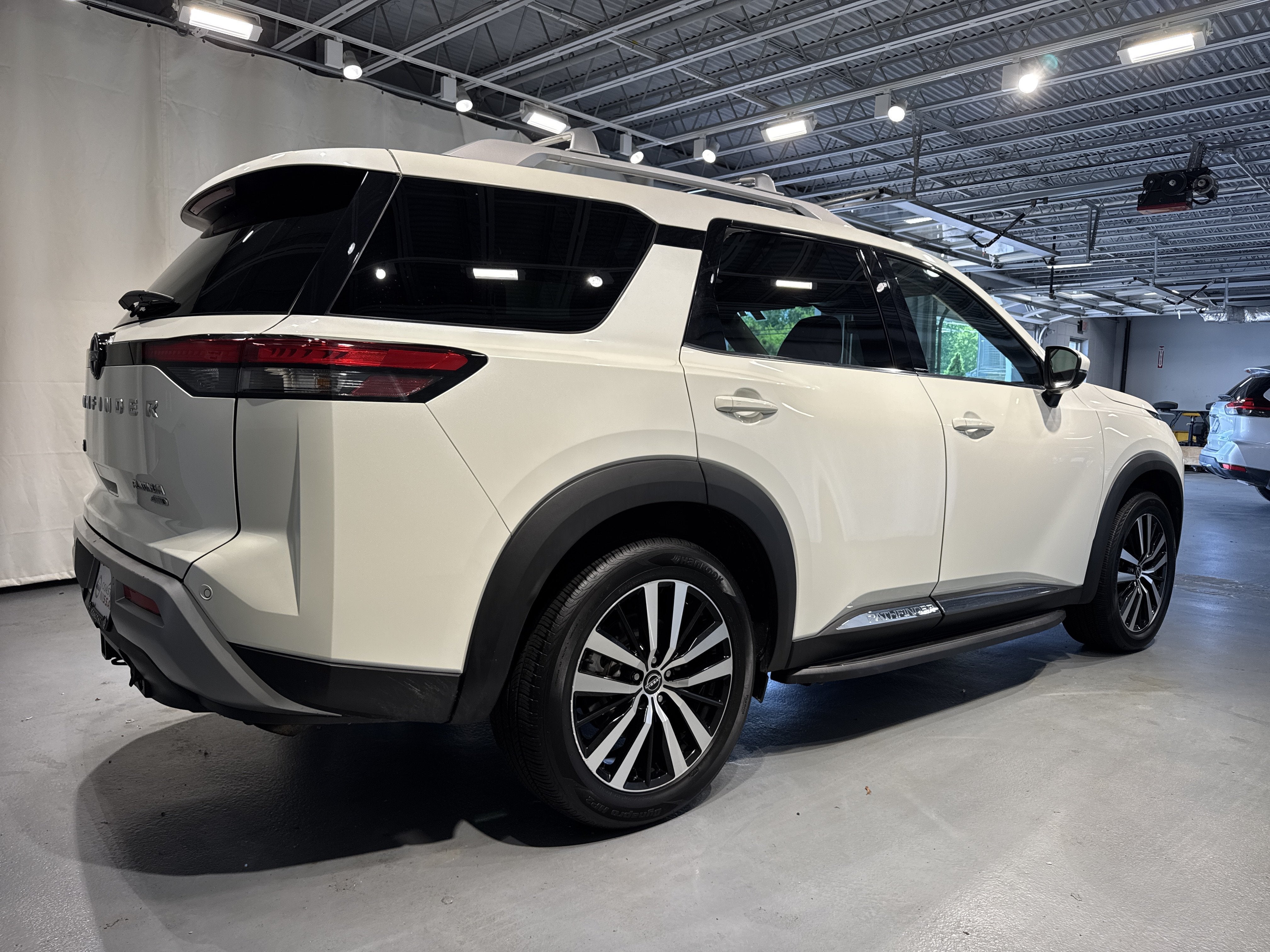 2023 Nissan Pathfinder Platinum W/Captain's Chairs