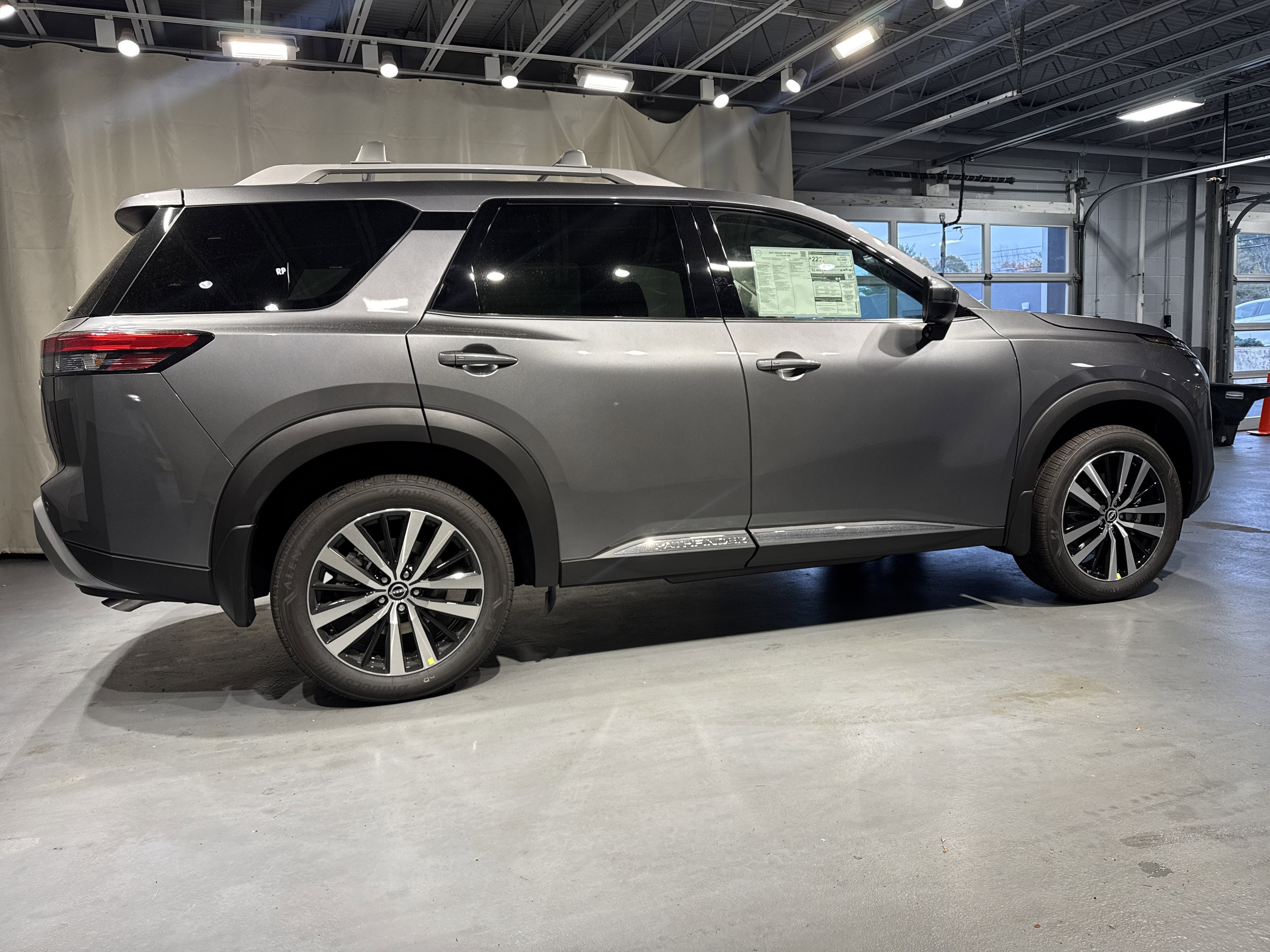 2025 Nissan Pathfinder Platinum